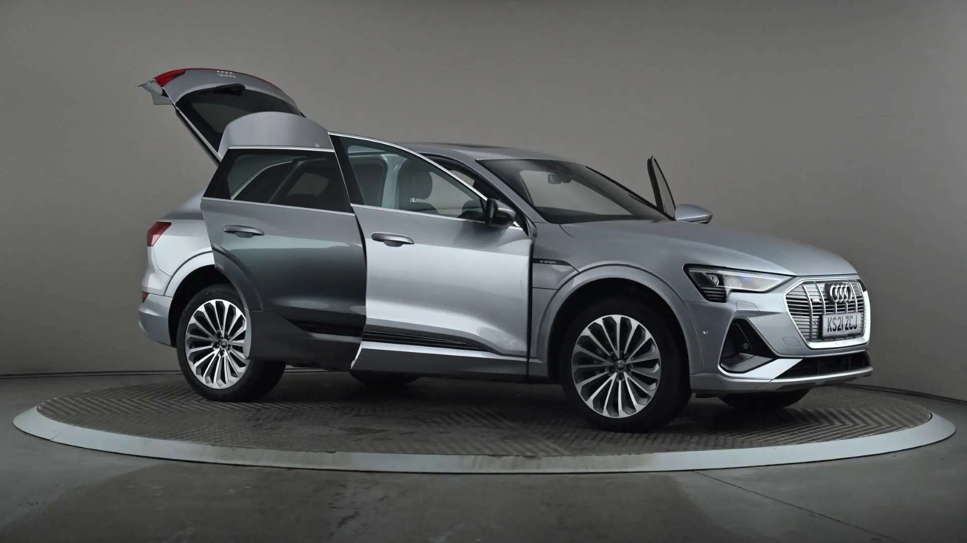 2021 AUDI E-TRON 2021 AUDI E-TRON
