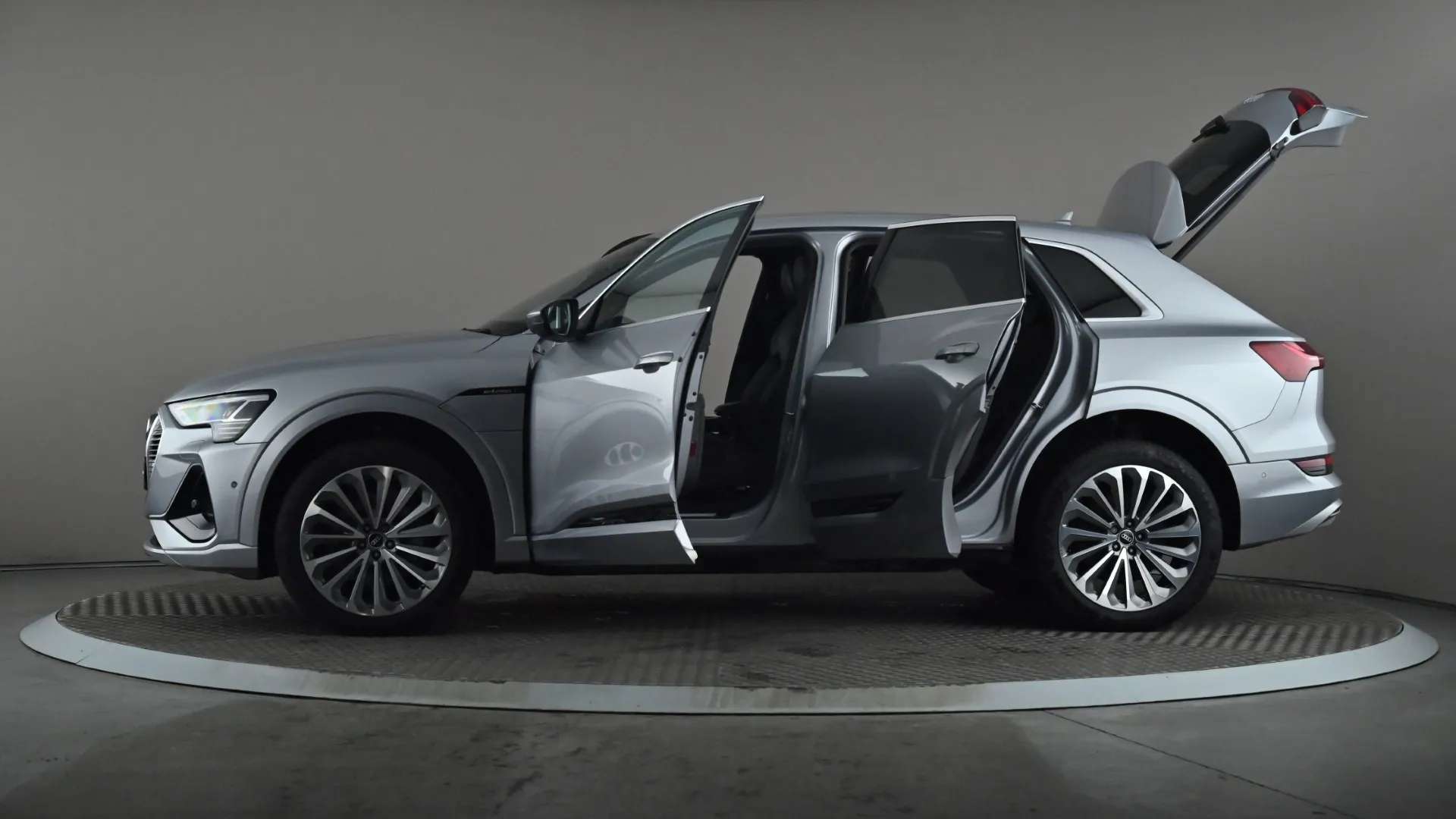 2021 AUDI E-TRON 2021 AUDI E-TRON