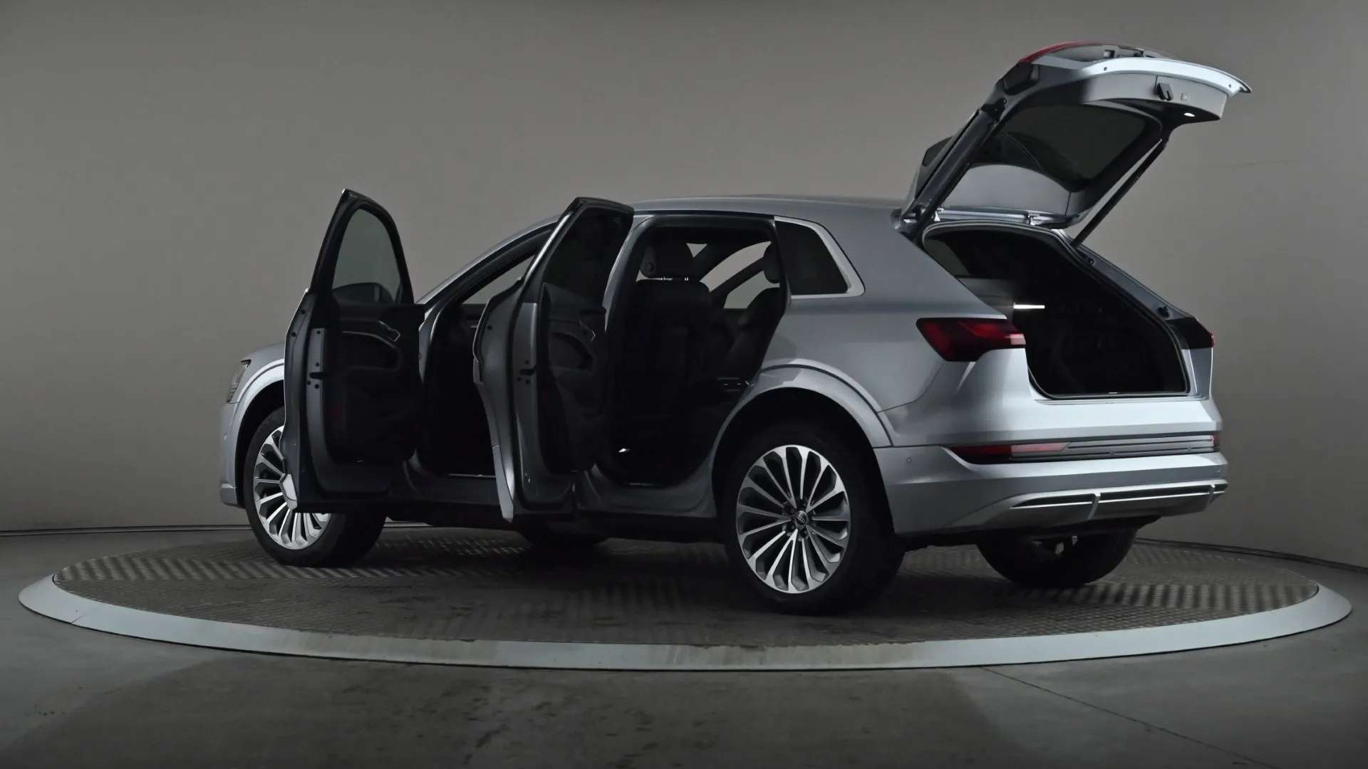 2021 AUDI E-TRON 2021 AUDI E-TRON