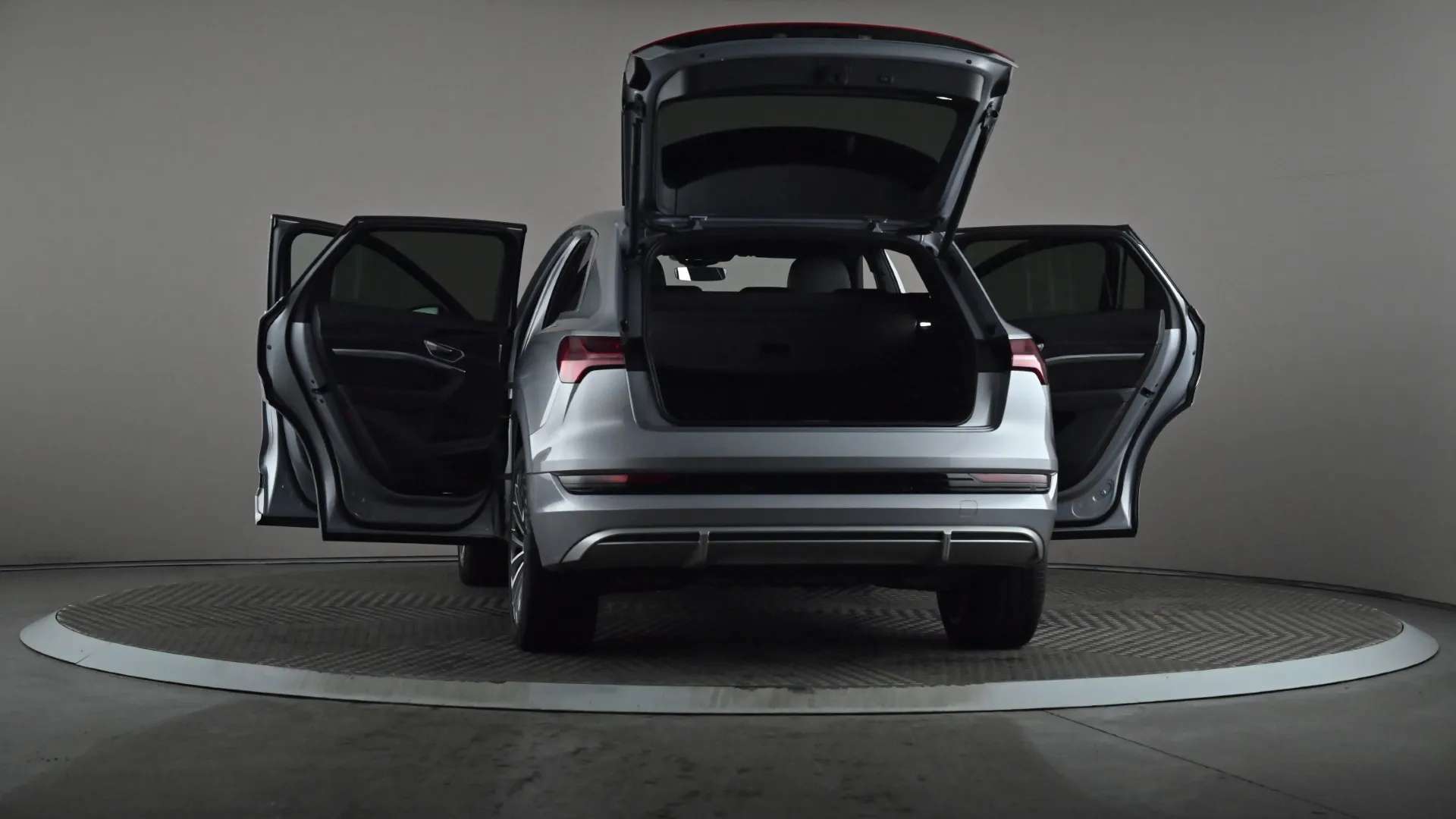 2021 AUDI E-TRON 2021 AUDI E-TRON