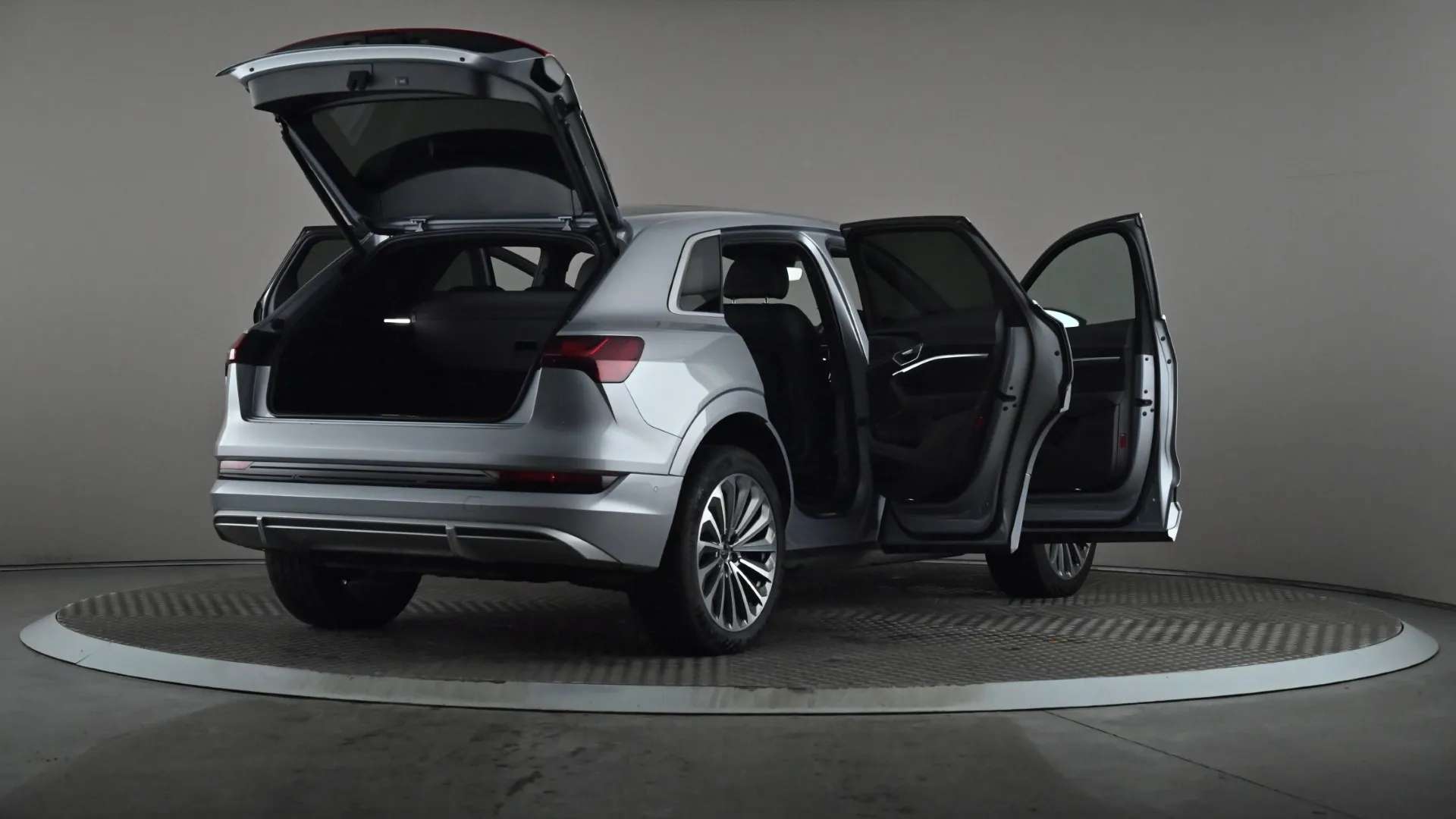 2021 AUDI E-TRON 2021 AUDI E-TRON