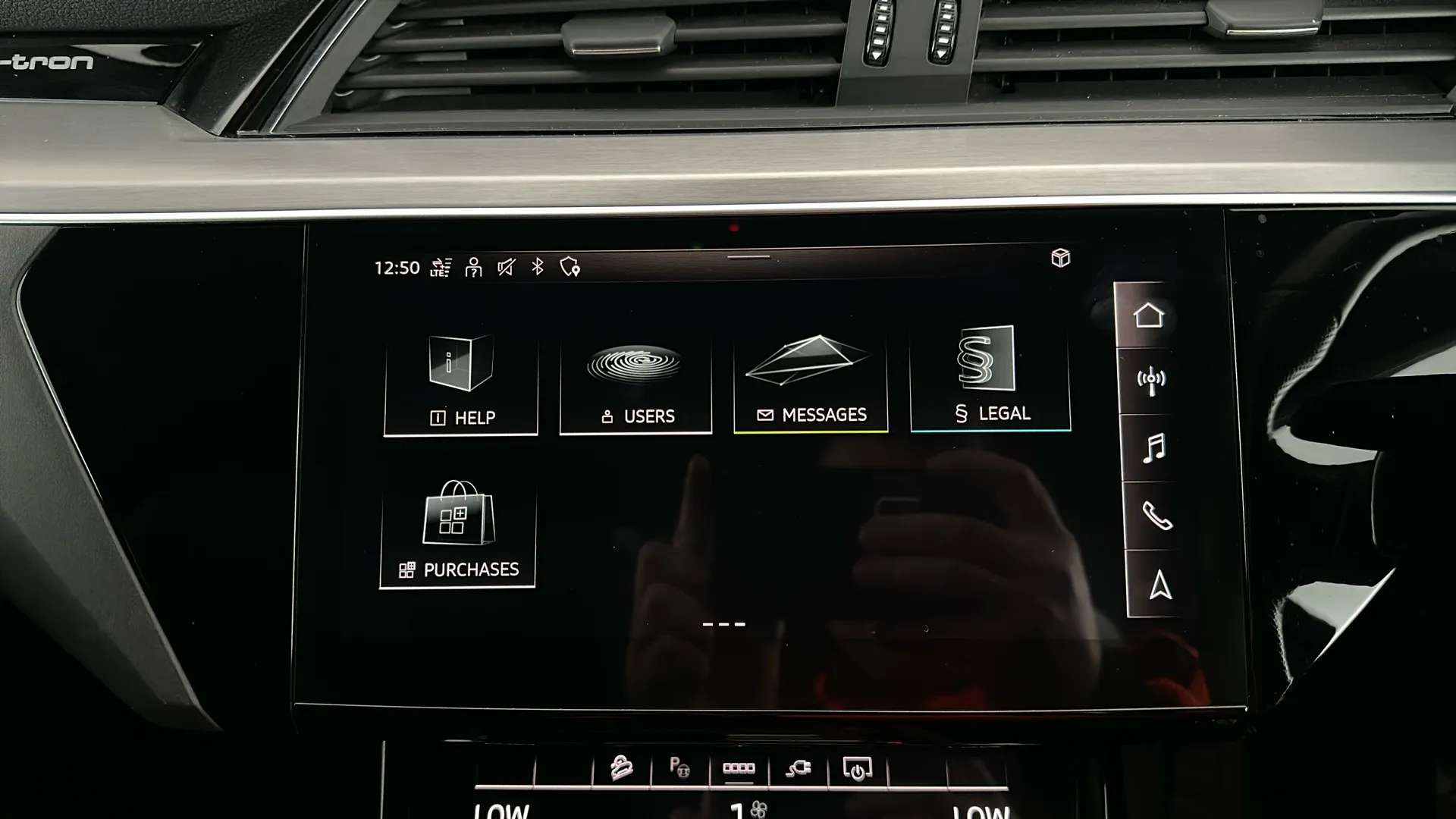2021 AUDI E-TRON 2021 AUDI E-TRON