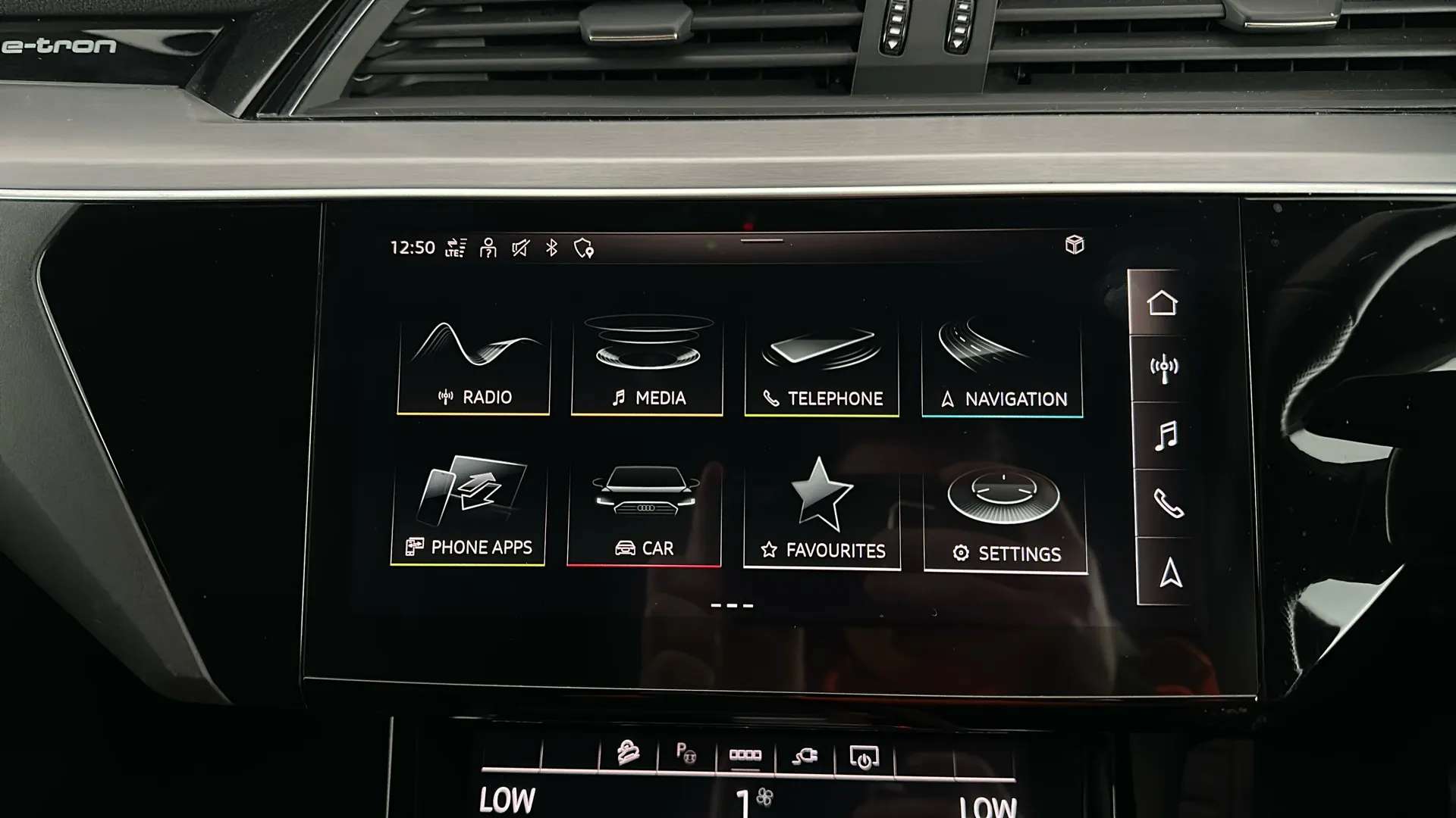 2021 AUDI E-TRON 2021 AUDI E-TRON