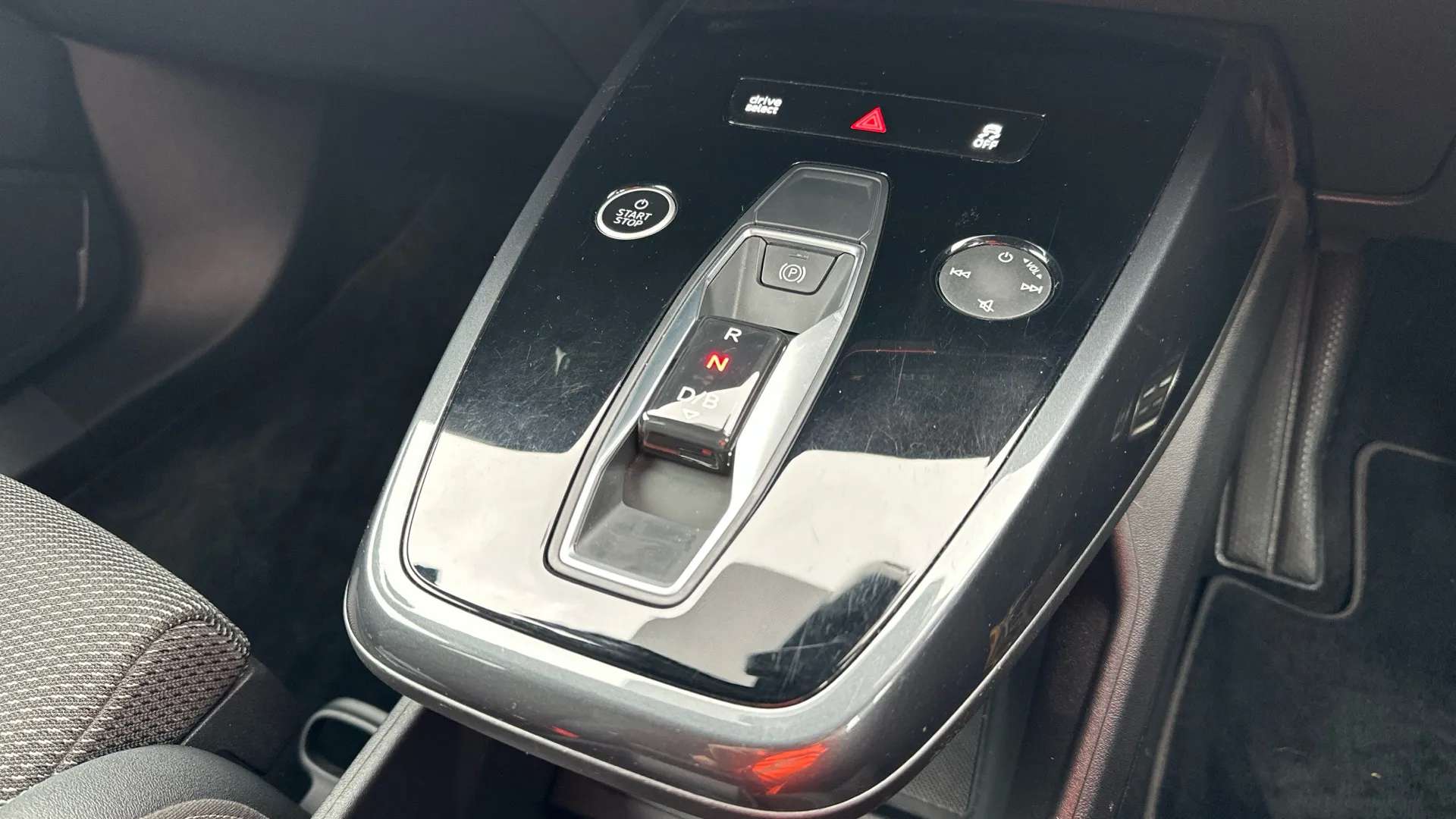 2023 AUDI Q4 2023 AUDI Q4