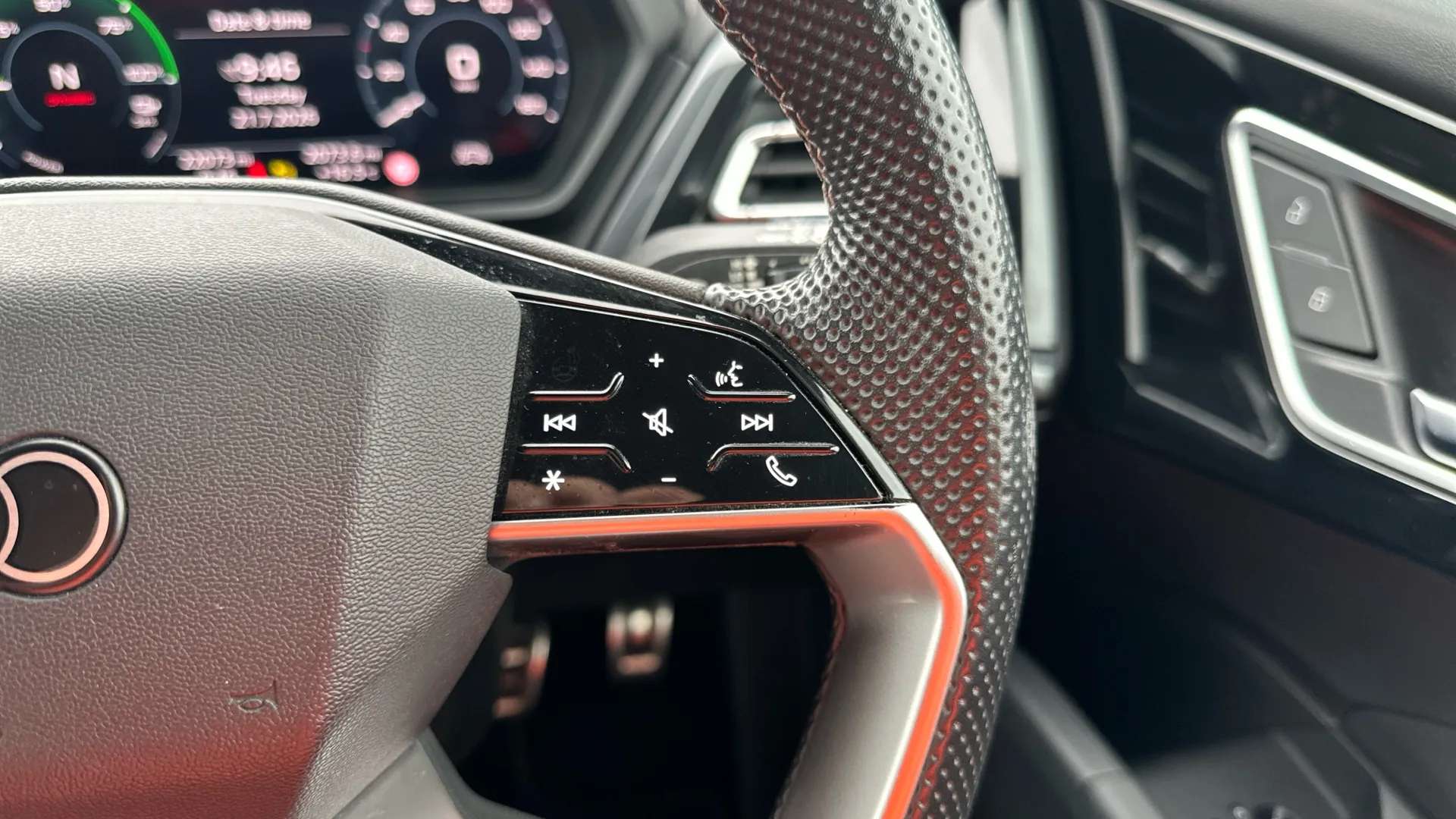 2023 AUDI Q4 2023 AUDI Q4