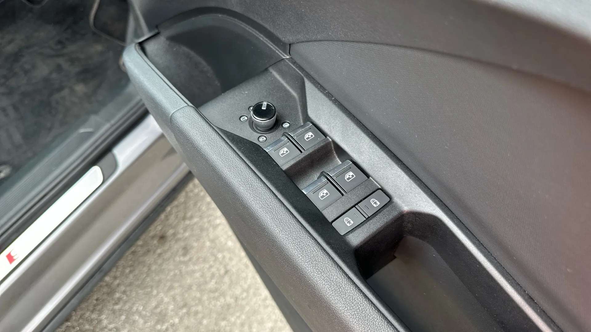 2023 AUDI Q4 2023 AUDI Q4