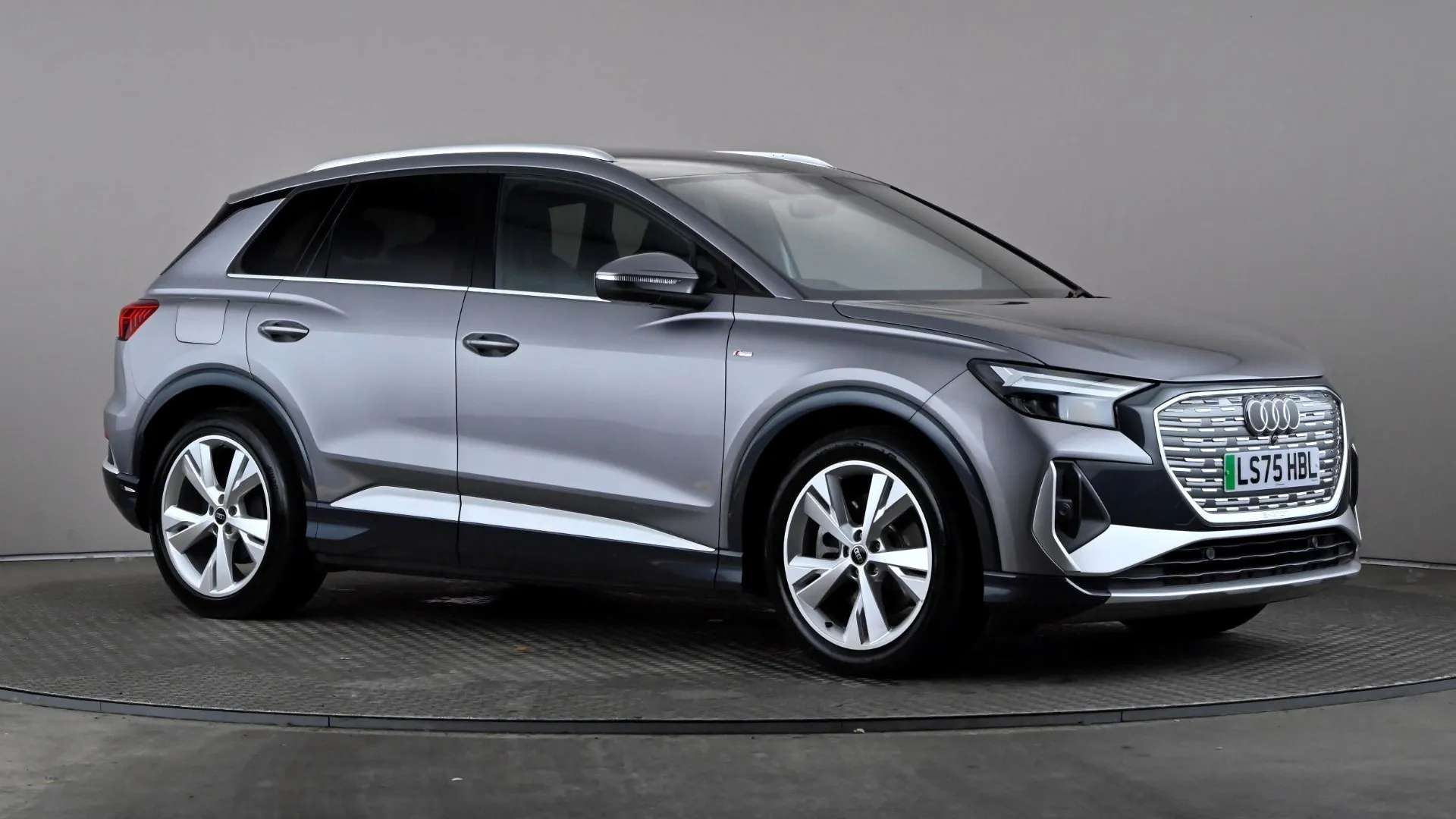 2025 AUDI Q4 2025 AUDI Q4
