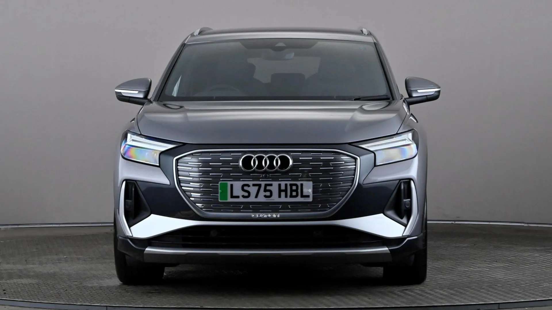 2025 AUDI Q4 2025 AUDI Q4