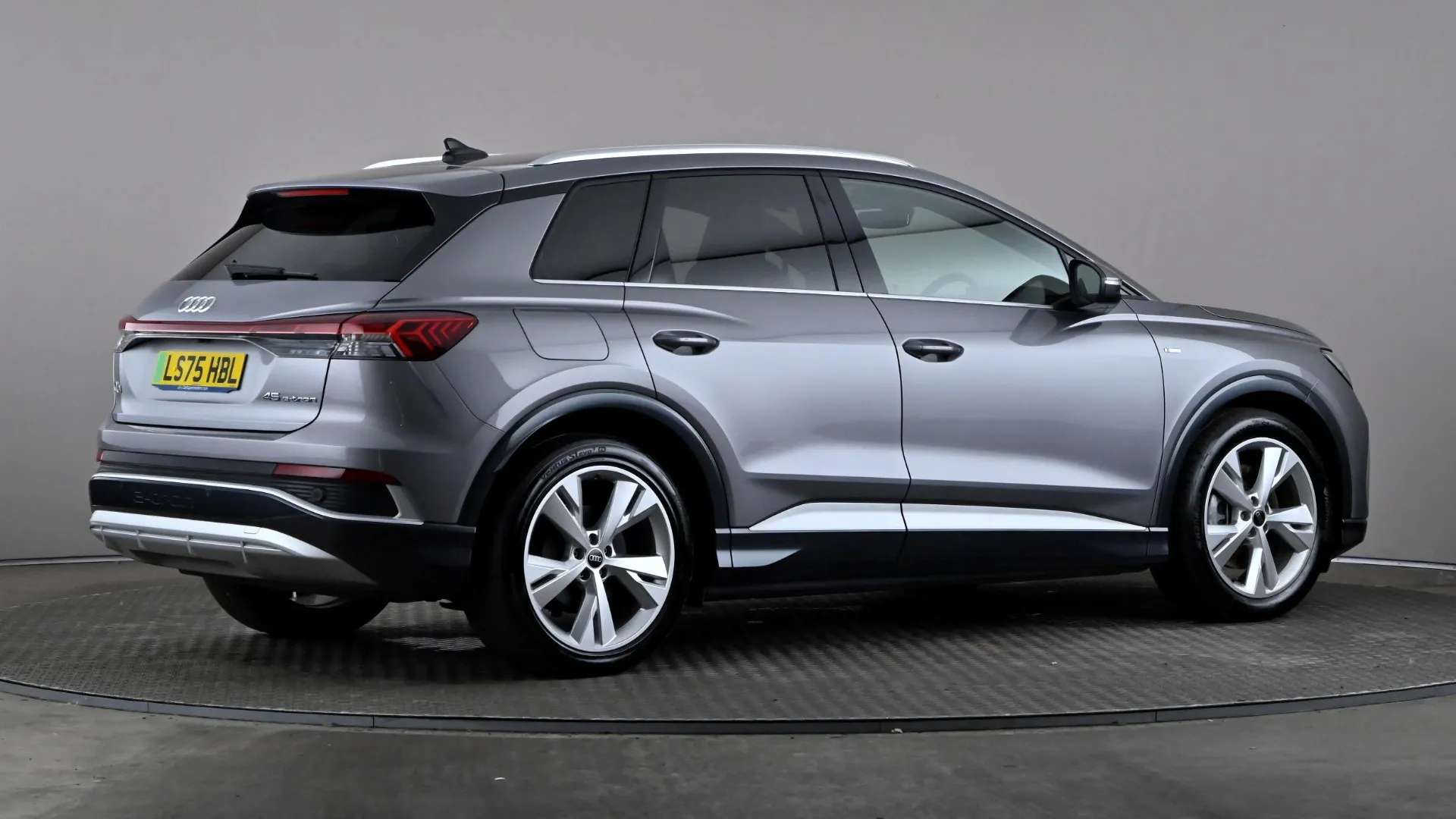 2025 AUDI Q4 2025 AUDI Q4