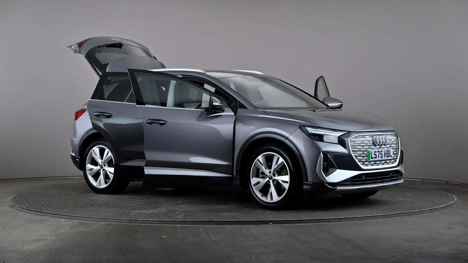 2025 AUDI Q4 2025 AUDI Q4