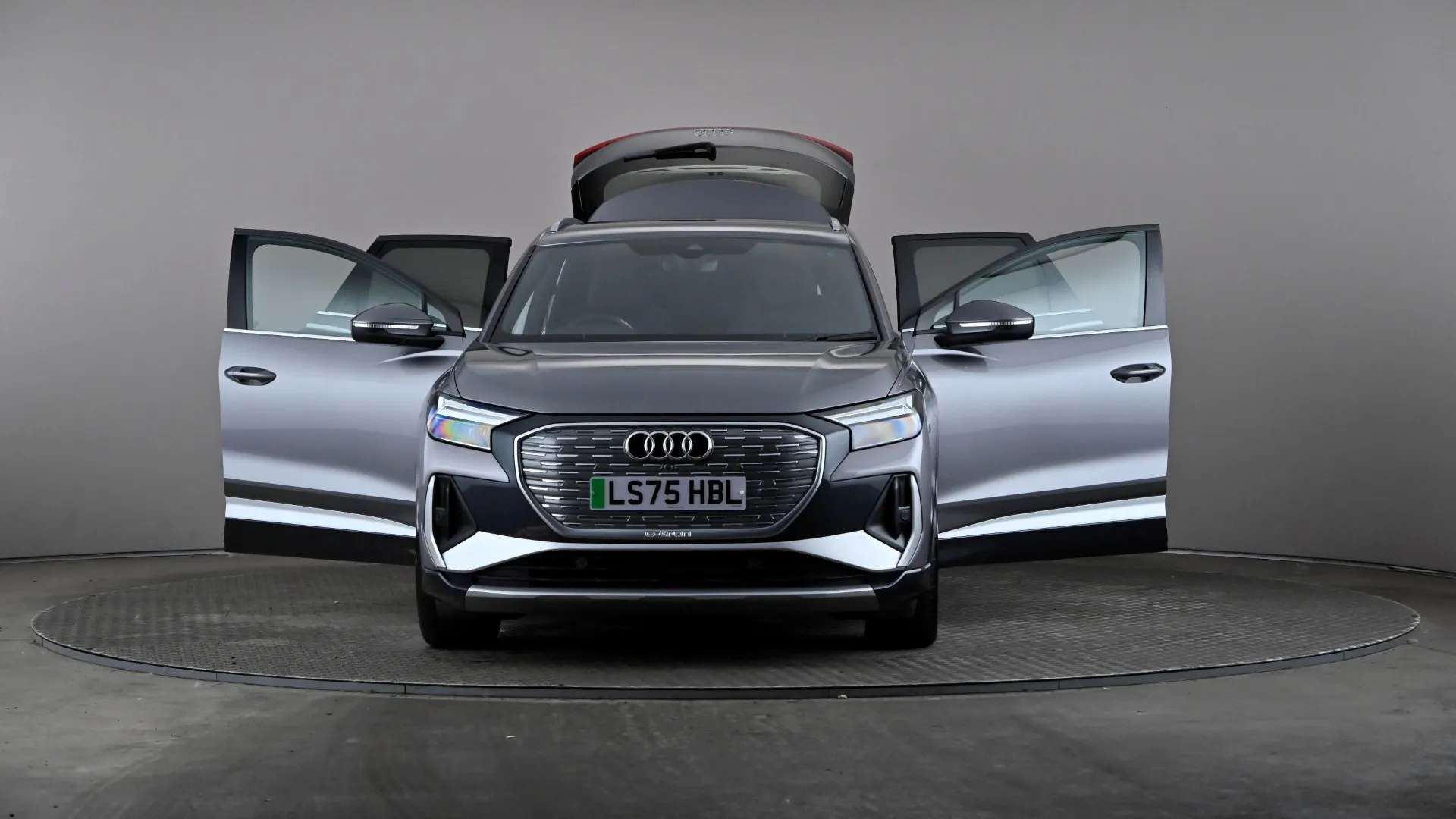 2025 AUDI Q4 2025 AUDI Q4