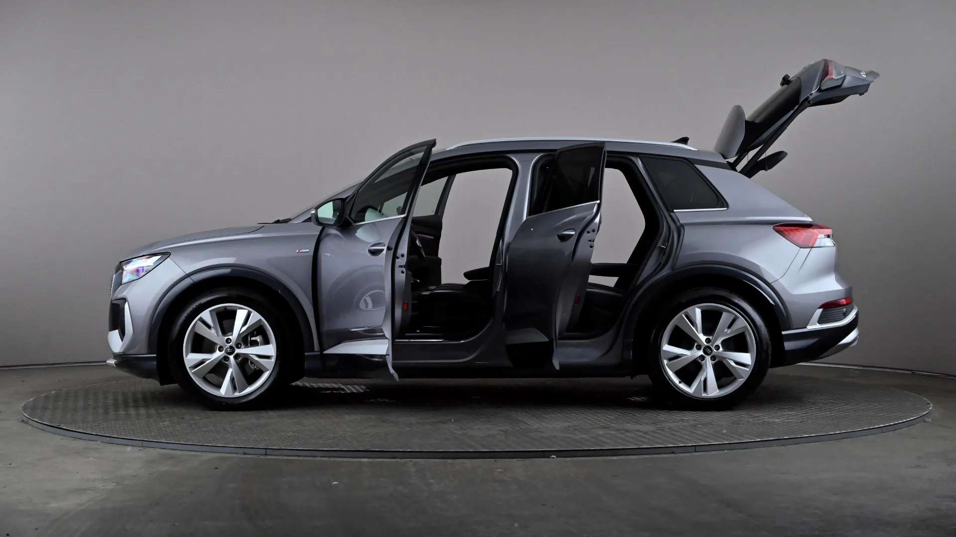 2025 AUDI Q4 2025 AUDI Q4