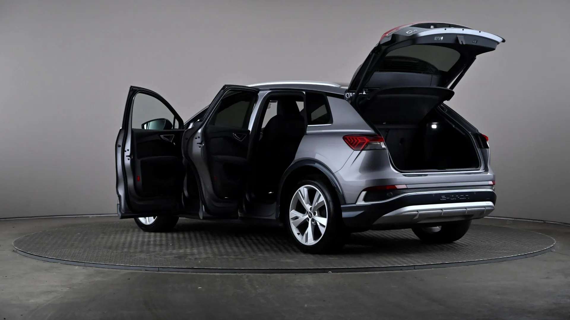 2025 AUDI Q4 2025 AUDI Q4