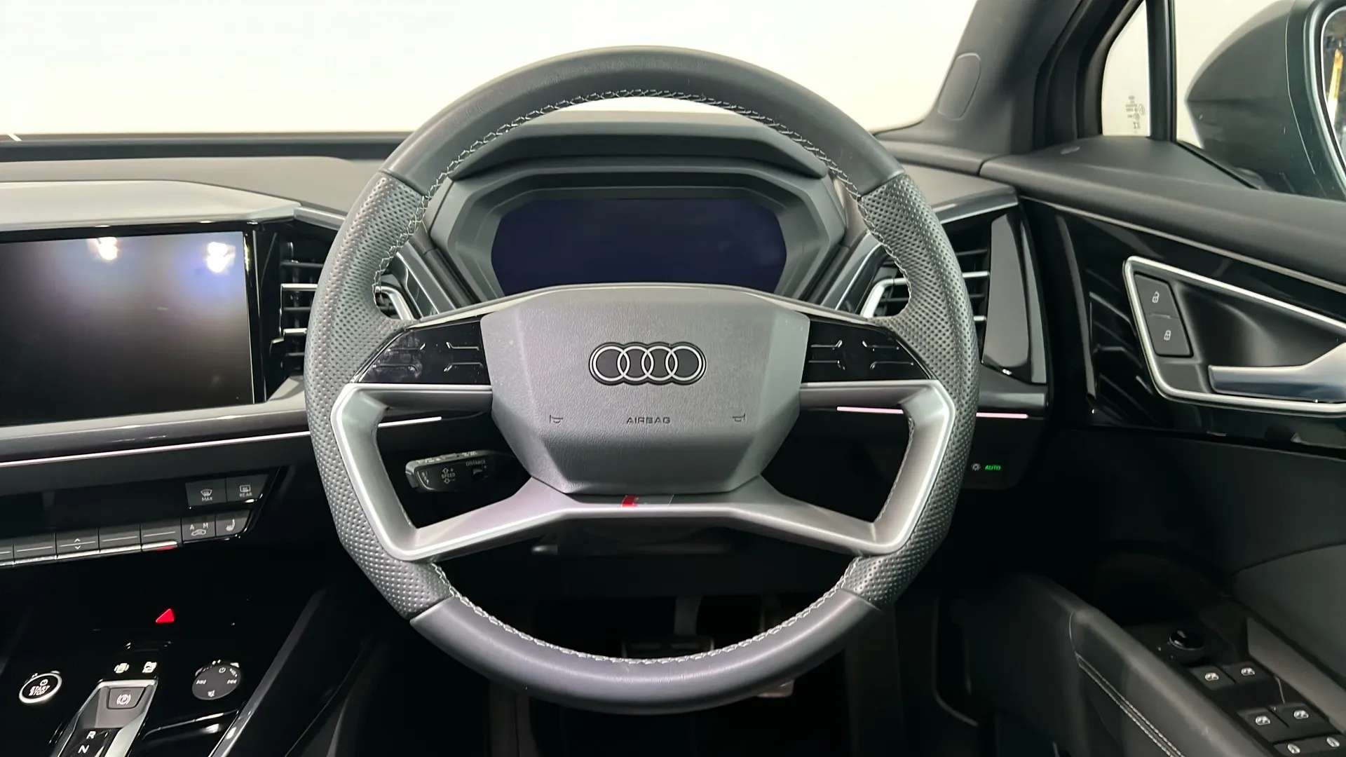 2025 AUDI Q4 2025 AUDI Q4