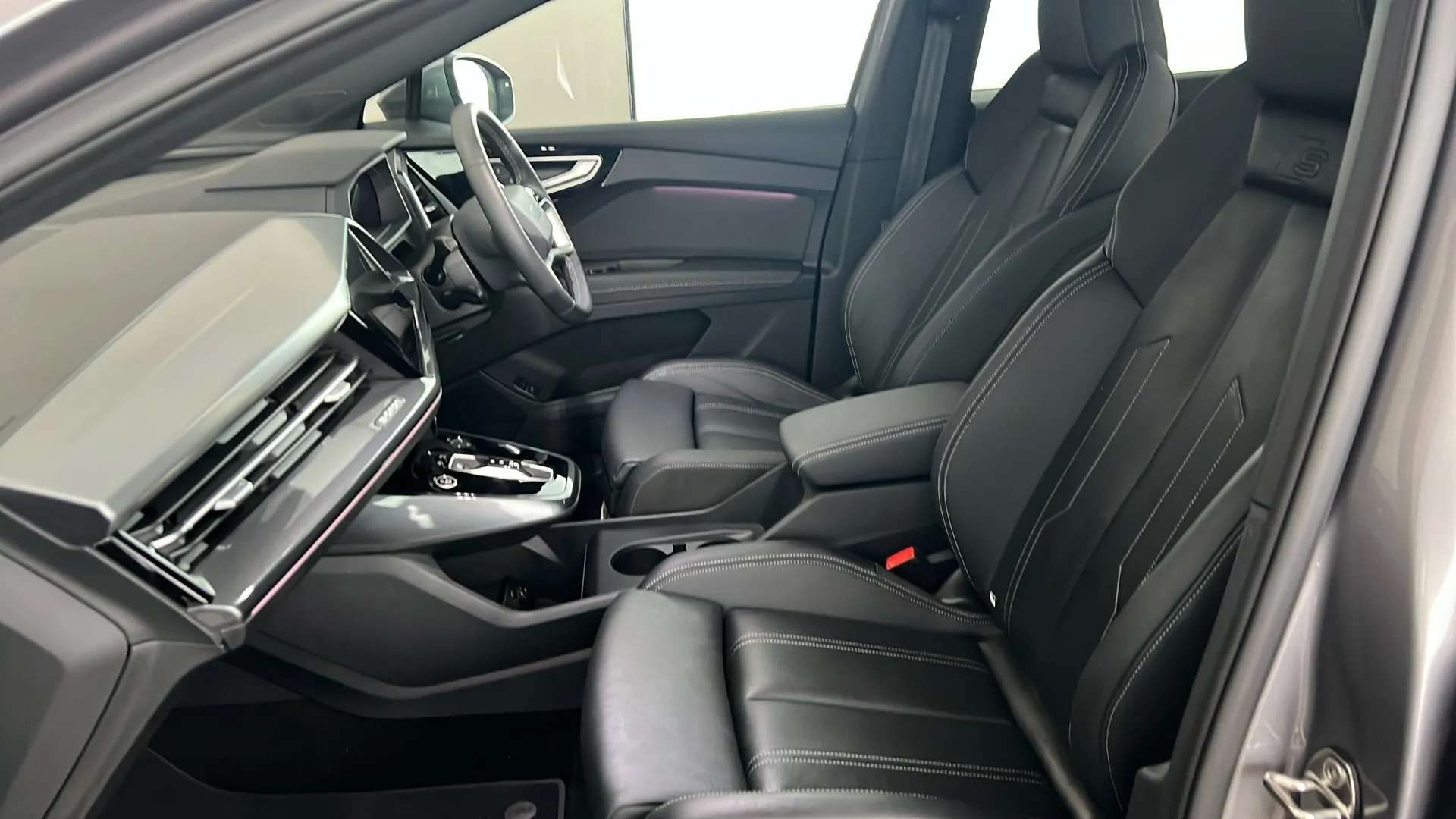2025 AUDI Q4 2025 AUDI Q4