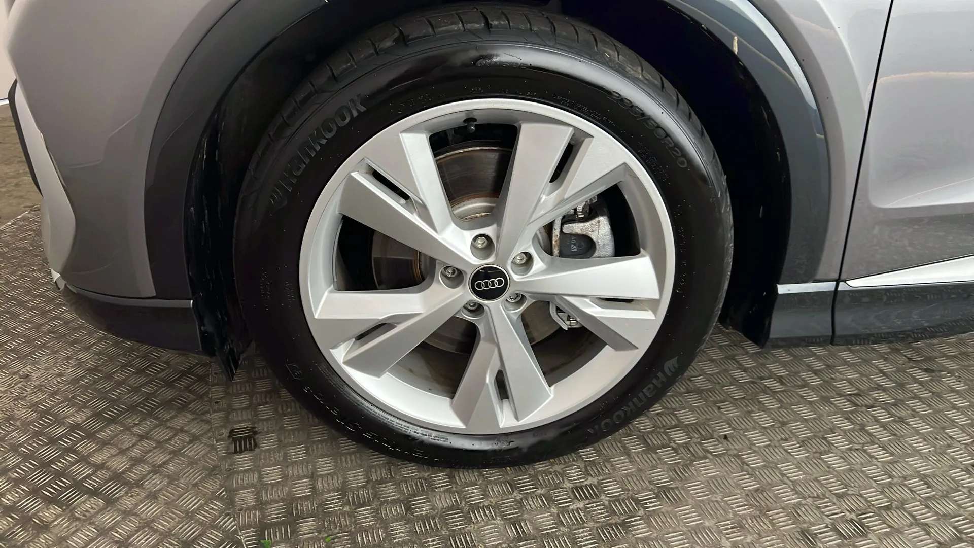2025 AUDI Q4 2025 AUDI Q4