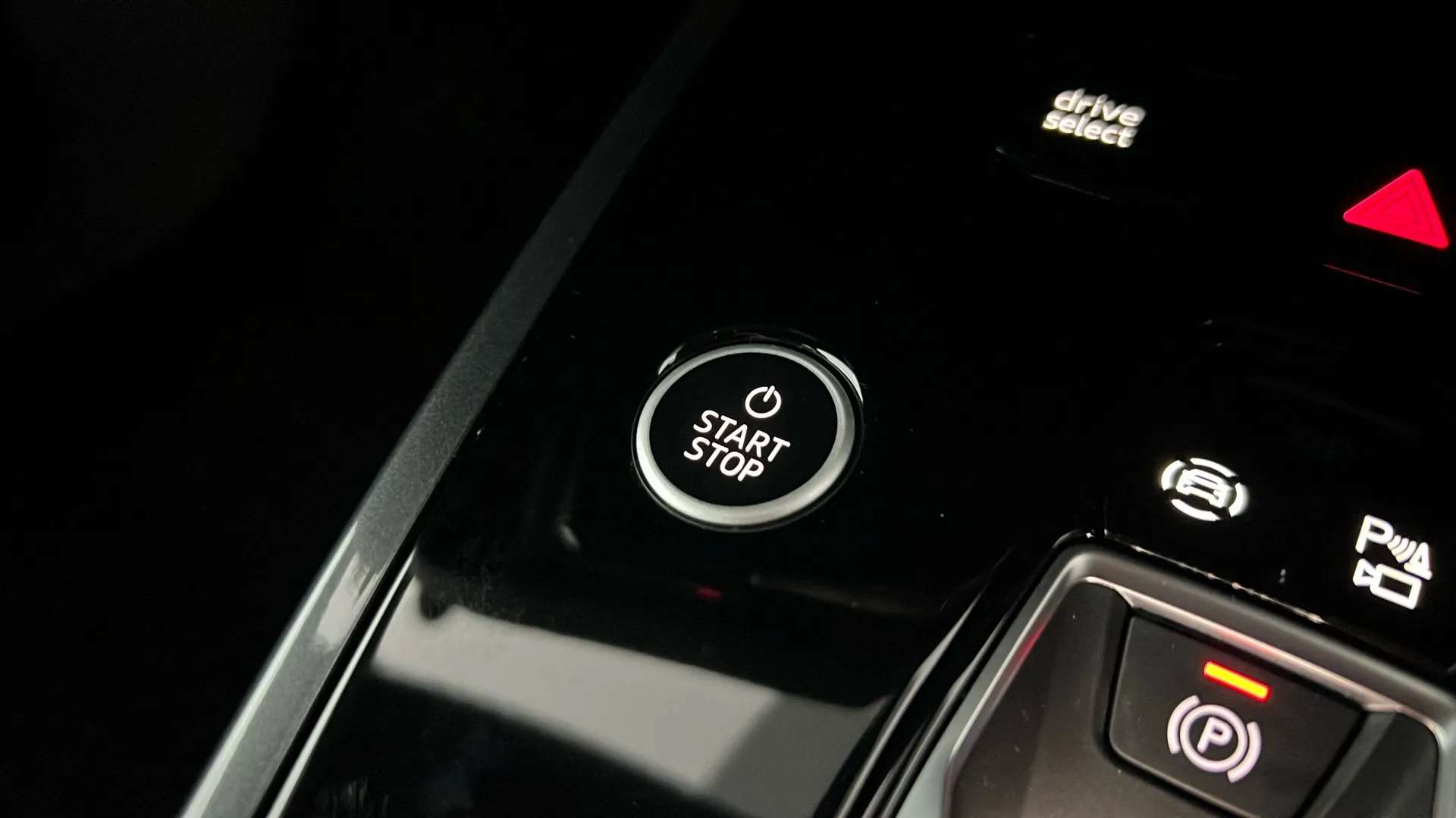 2025 AUDI Q4 2025 AUDI Q4