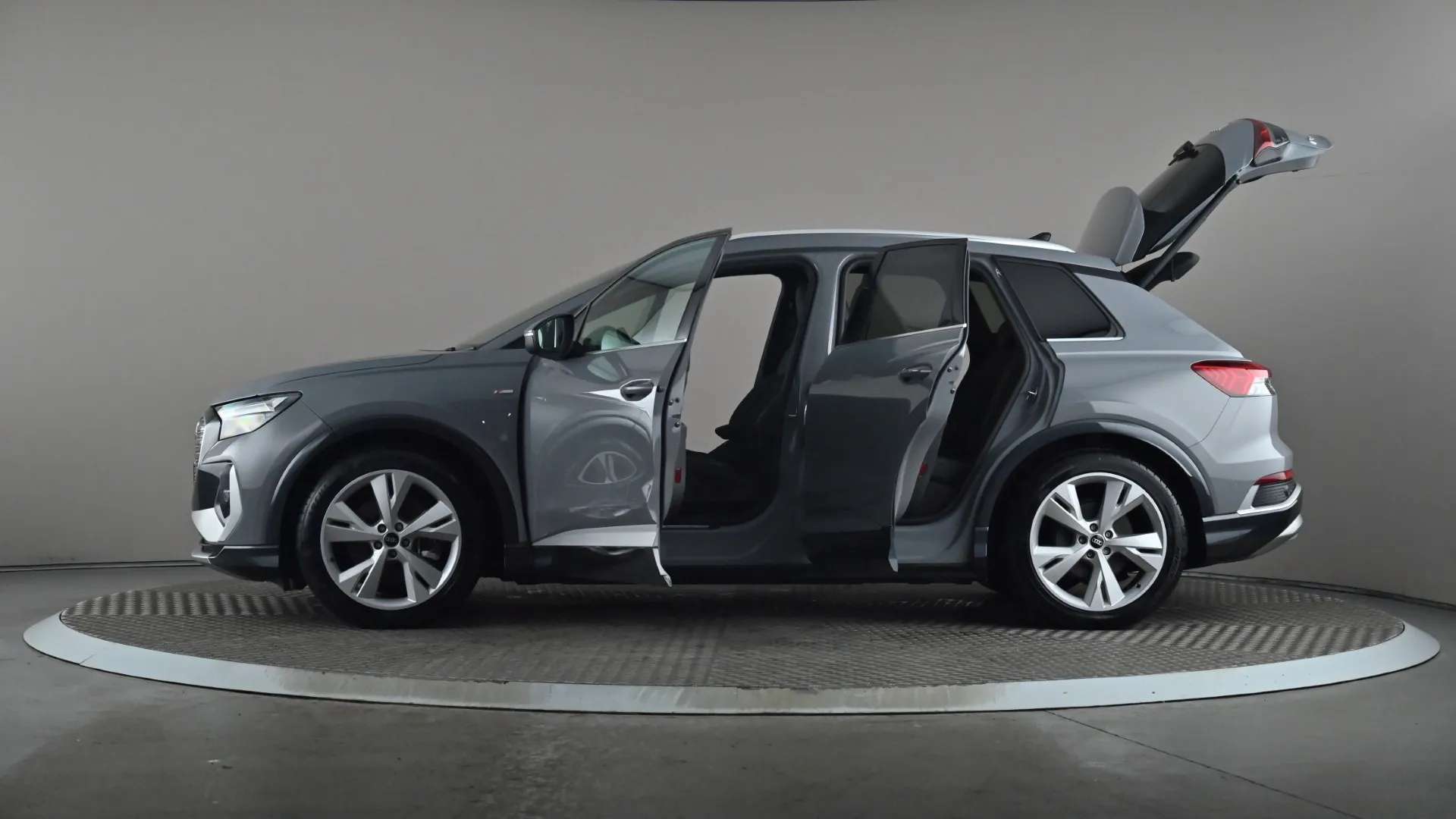 2021 AUDI Q4 2021 AUDI Q4