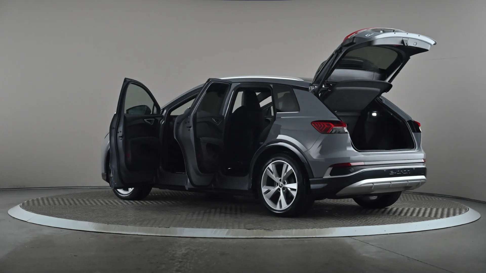2021 AUDI Q4 2021 AUDI Q4