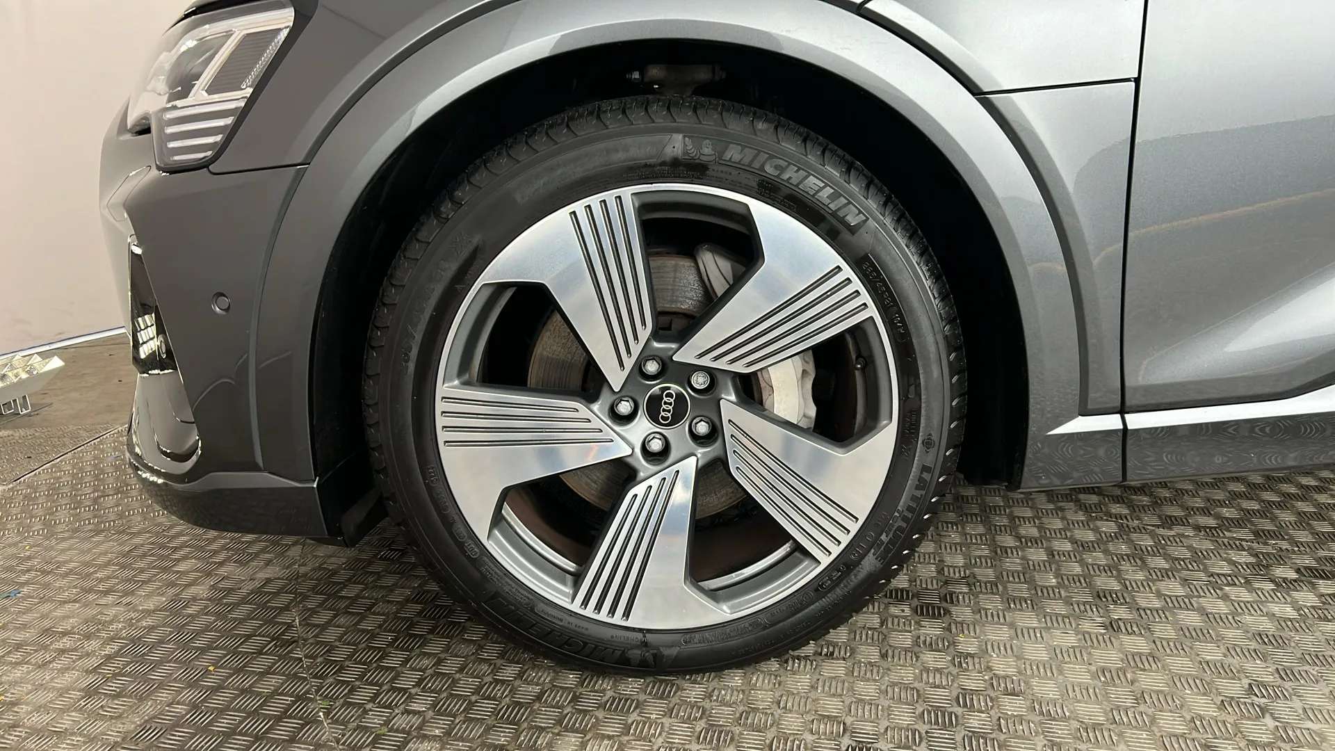 2022 AUDI E-TRON 2022 AUDI E-TRON