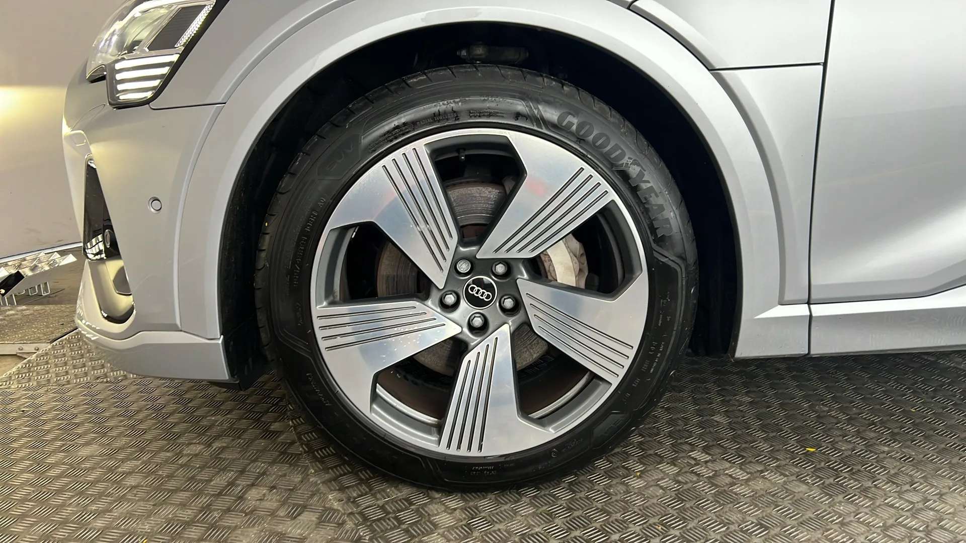 2022 AUDI E-TRON 2022 AUDI E-TRON