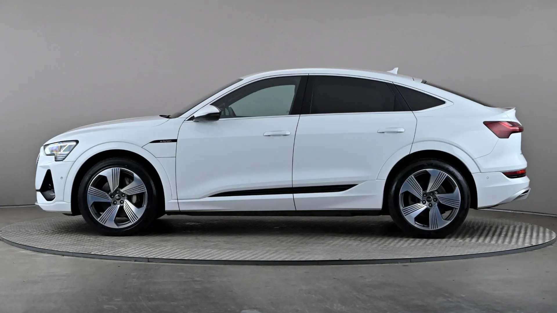 A 2022 AUDI E-TRON 300kW 55 Quattro 95kWh S Line Auto A 2022 AUDI E-TRON 300kW 55 Quattro 95kWh S Line Auto