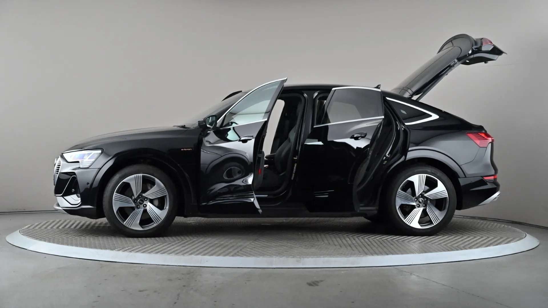 2022 AUDI E-TRON 2022 AUDI E-TRON