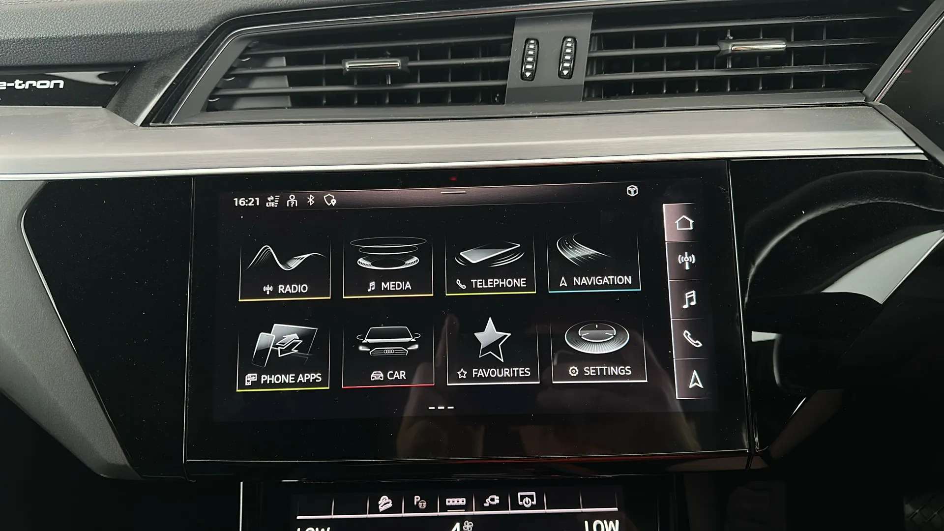 2022 AUDI E-TRON 2022 AUDI E-TRON