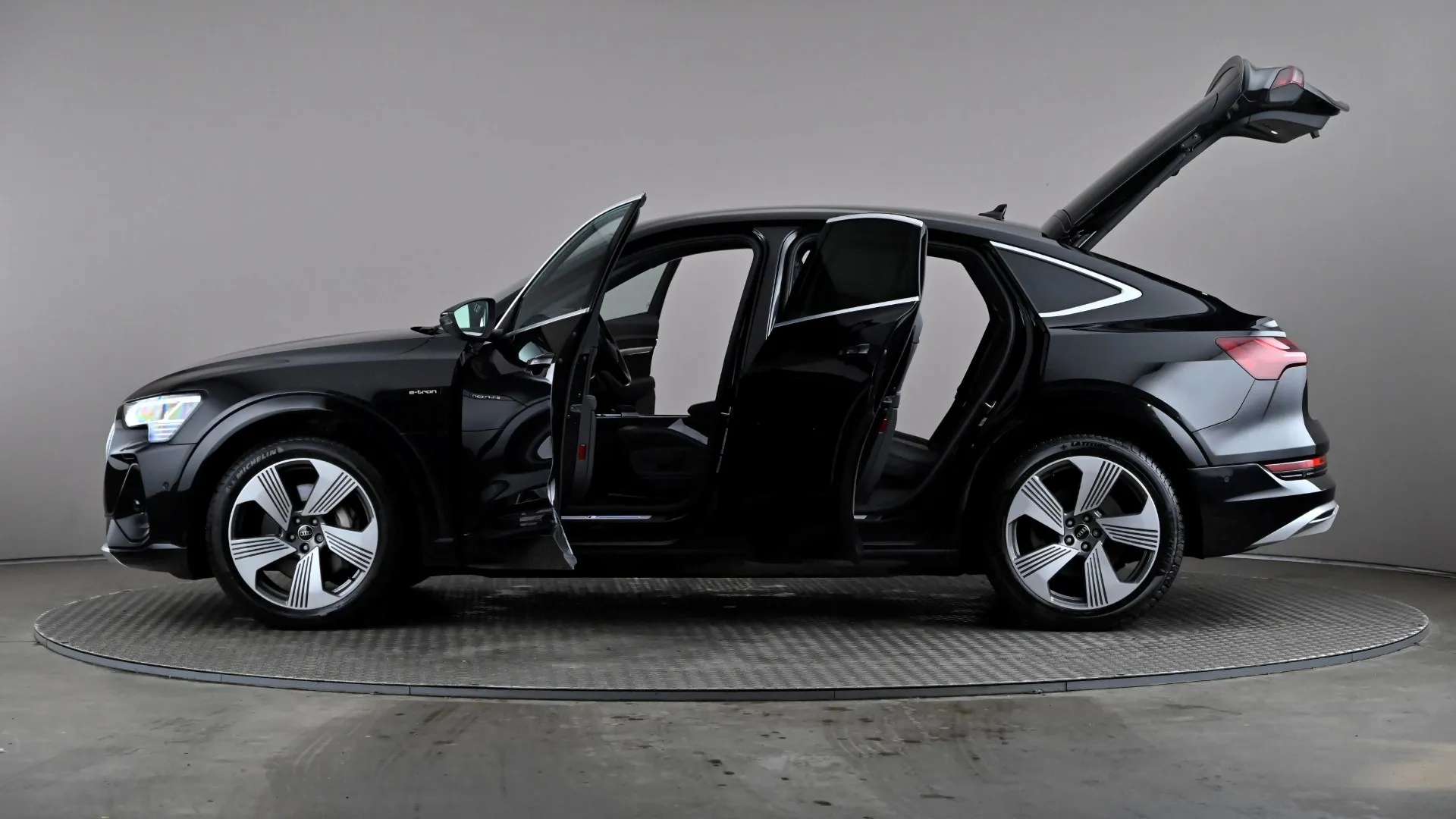2022 AUDI E-TRON 2022 AUDI E-TRON