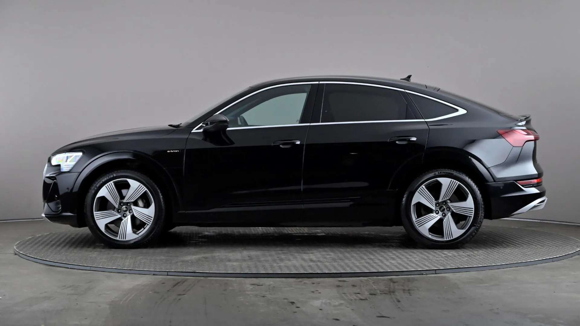 2022 AUDI E-TRON 2022 AUDI E-TRON