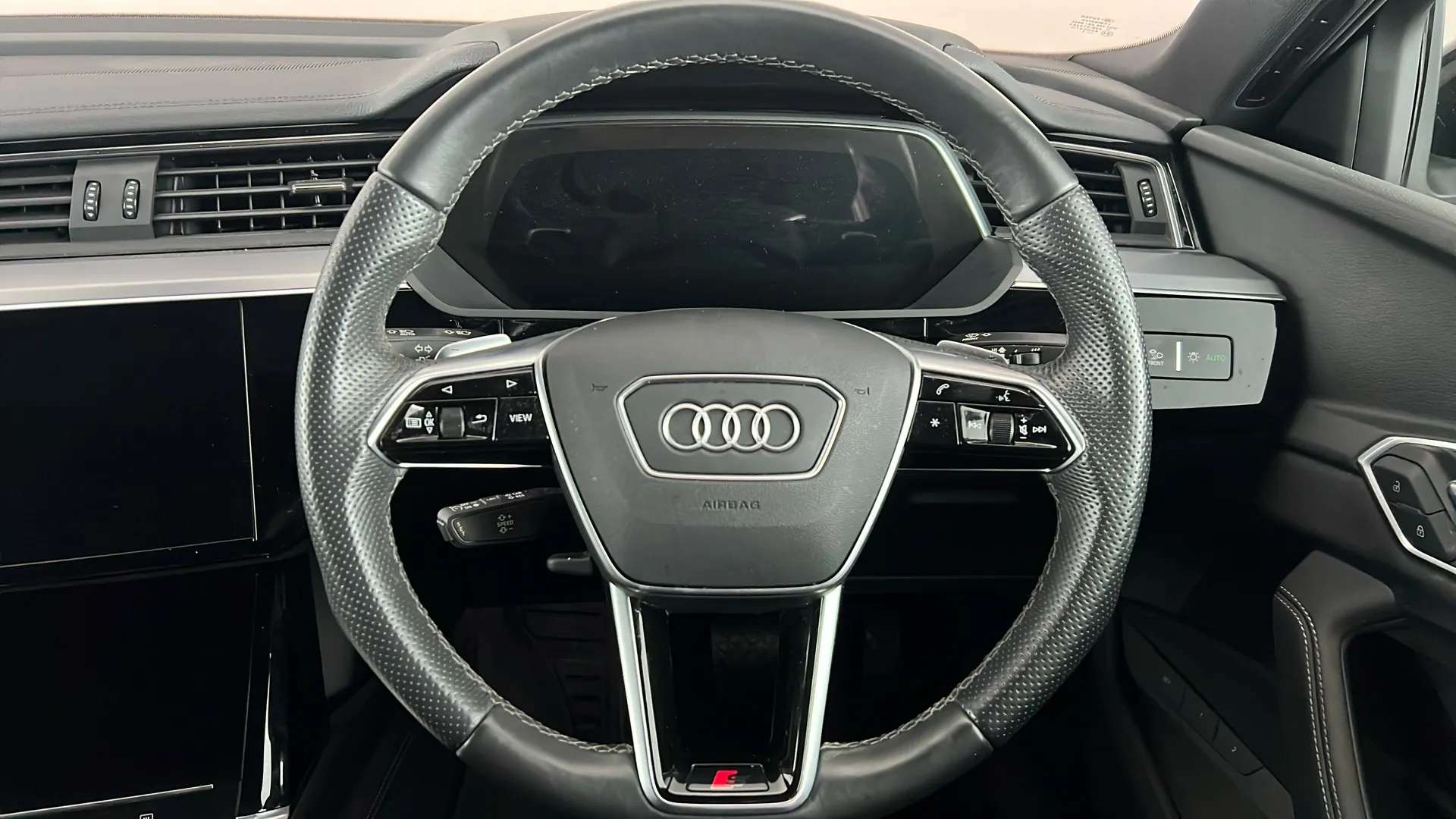 2022 AUDI E-TRON 2022 AUDI E-TRON