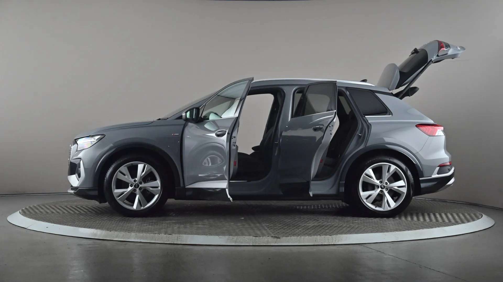 2023 AUDI Q4 2023 AUDI Q4