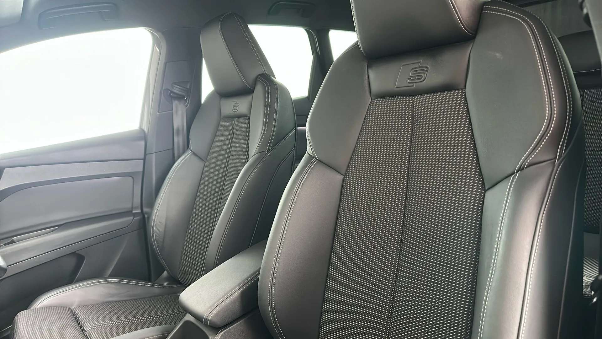 2023 AUDI Q4 2023 AUDI Q4