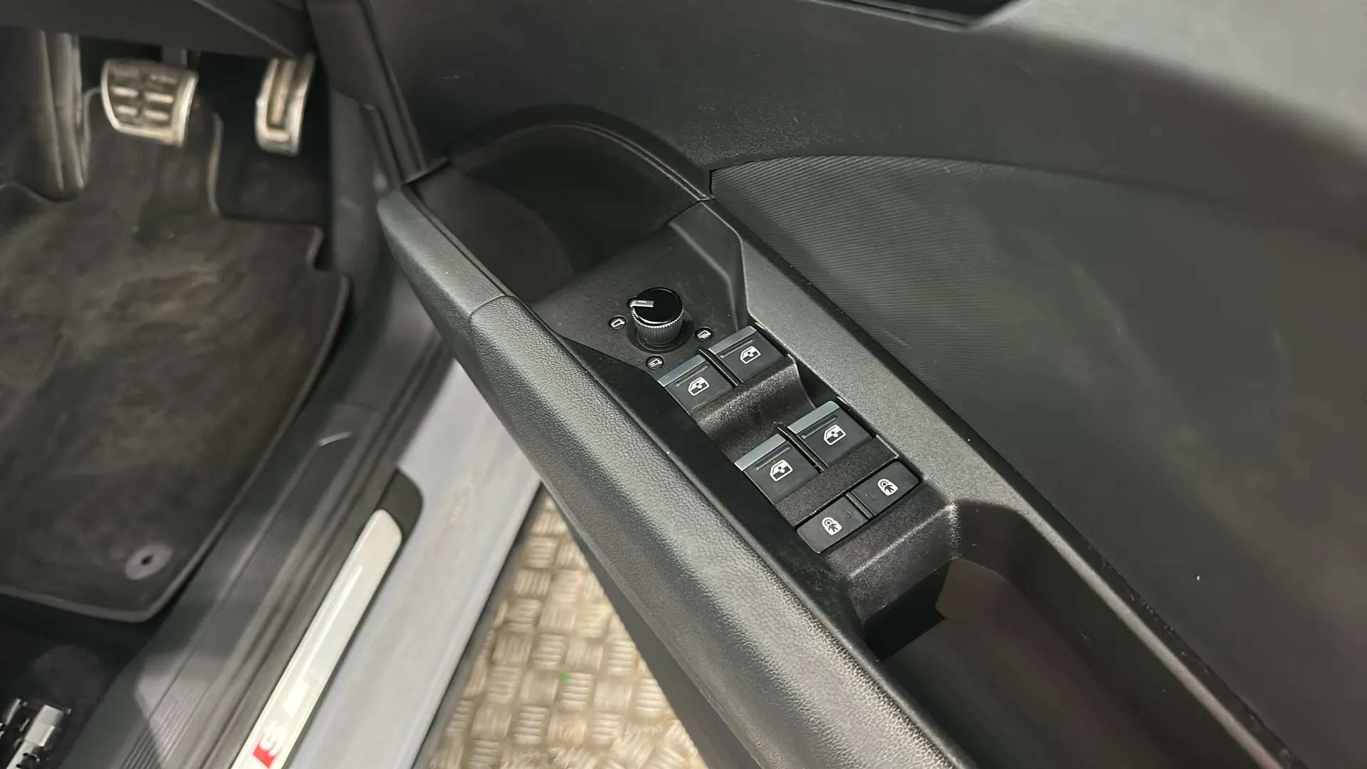 2023 AUDI Q4 2023 AUDI Q4