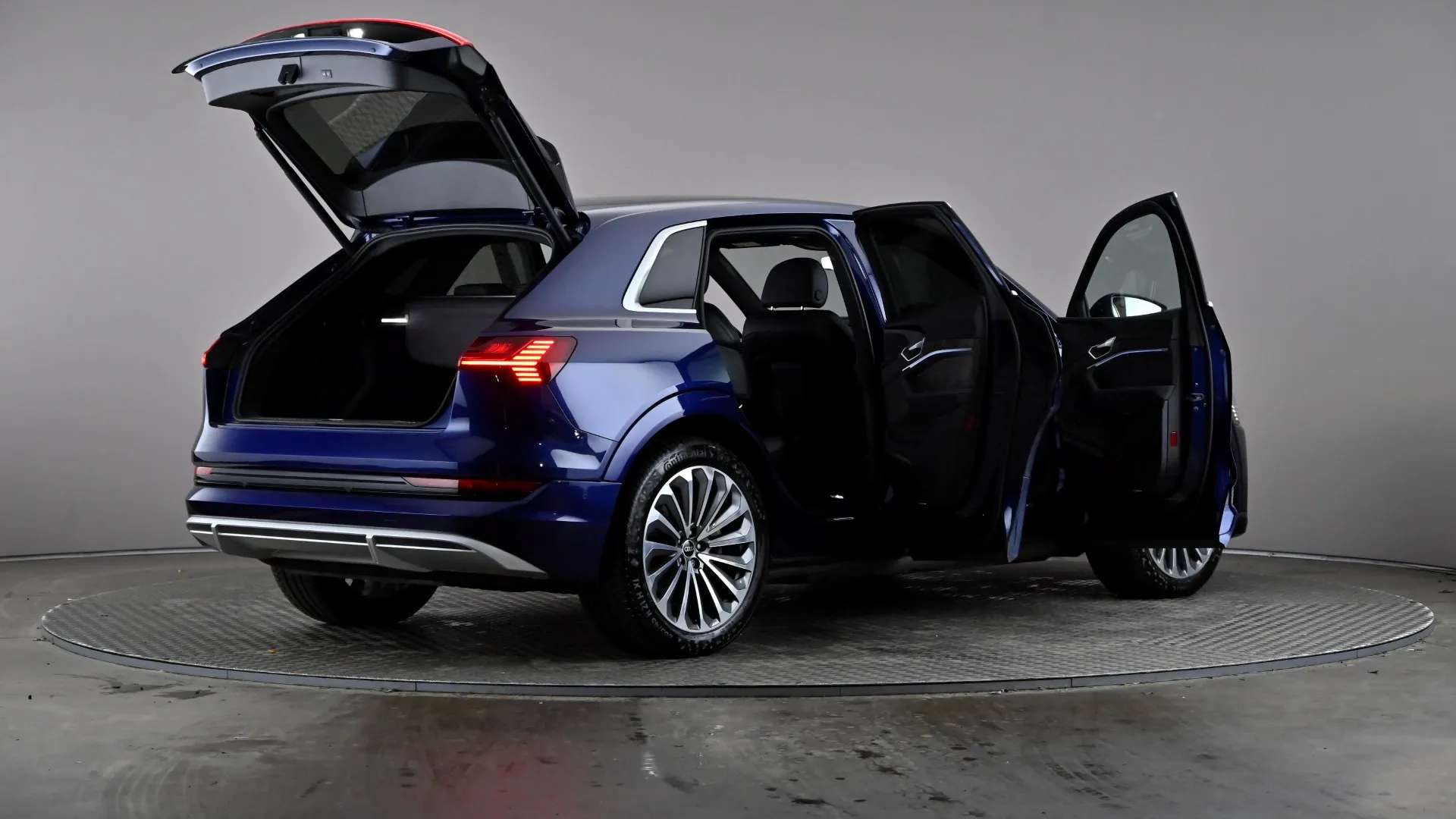 2021 AUDI E-TRON 2021 AUDI E-TRON