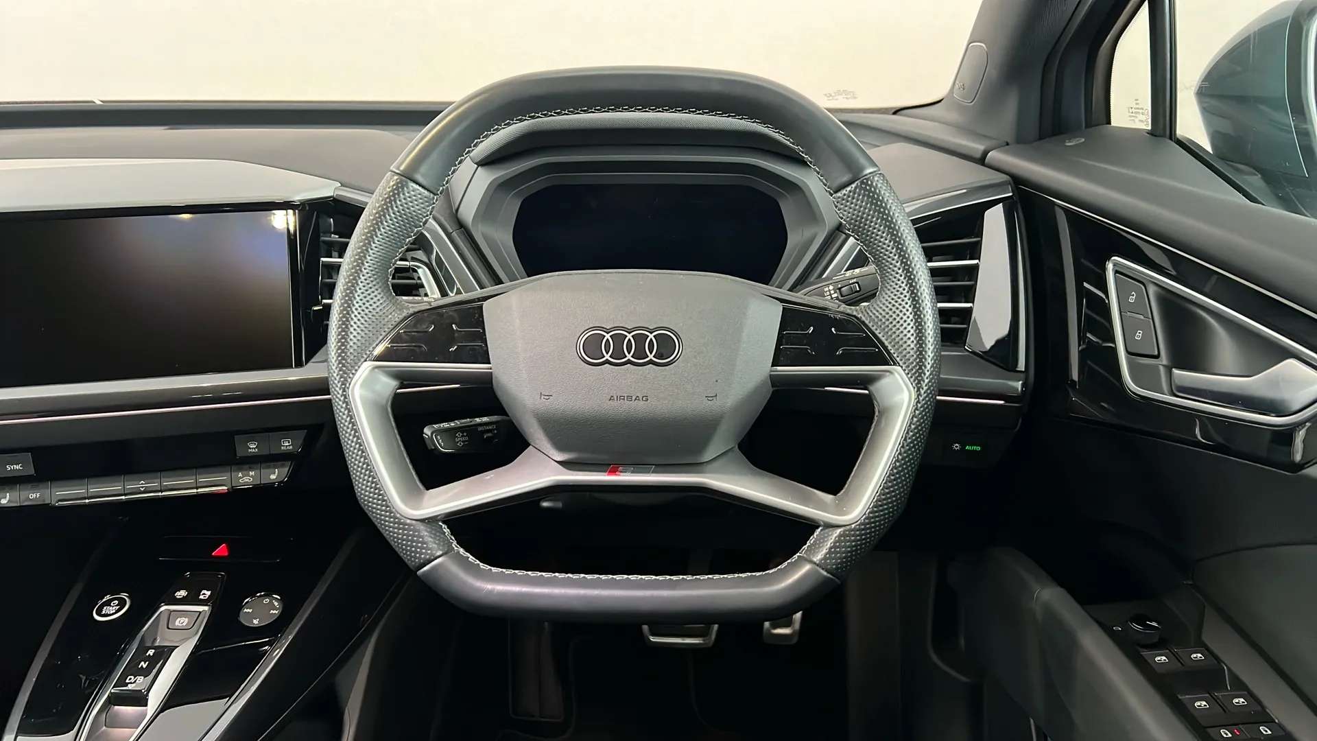 2023 AUDI Q4 2023 AUDI Q4