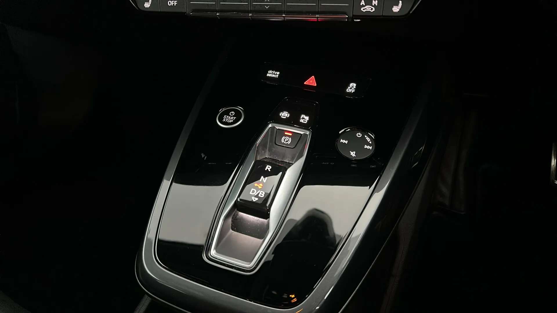 2023 AUDI Q4 2023 AUDI Q4