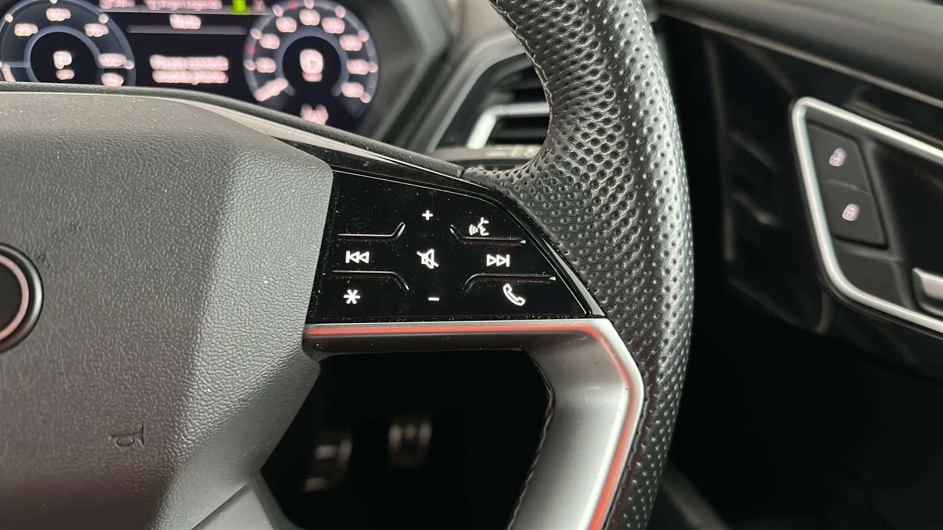 2023 AUDI Q4 2023 AUDI Q4