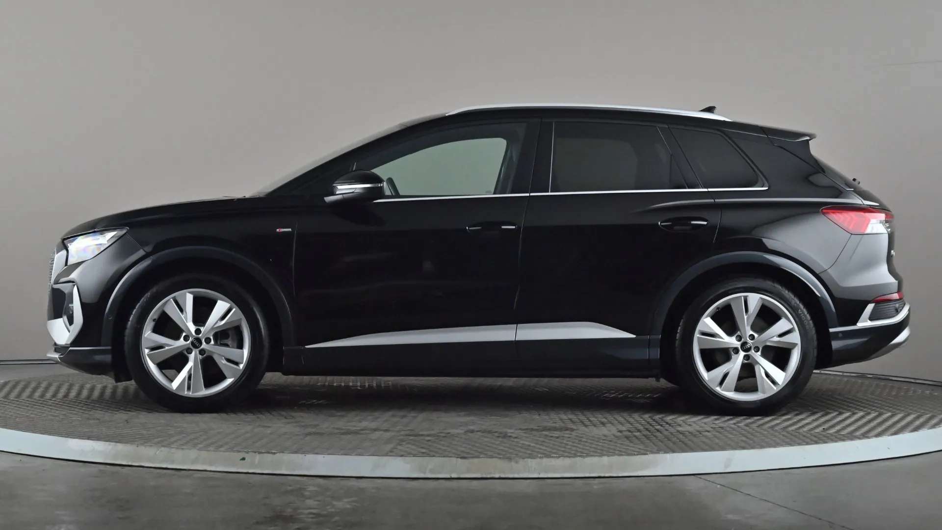 A 2022 AUDI Q4 150kW 40 82kWh S Line Auto A 2022 AUDI Q4 150kW 40 82kWh S Line Auto