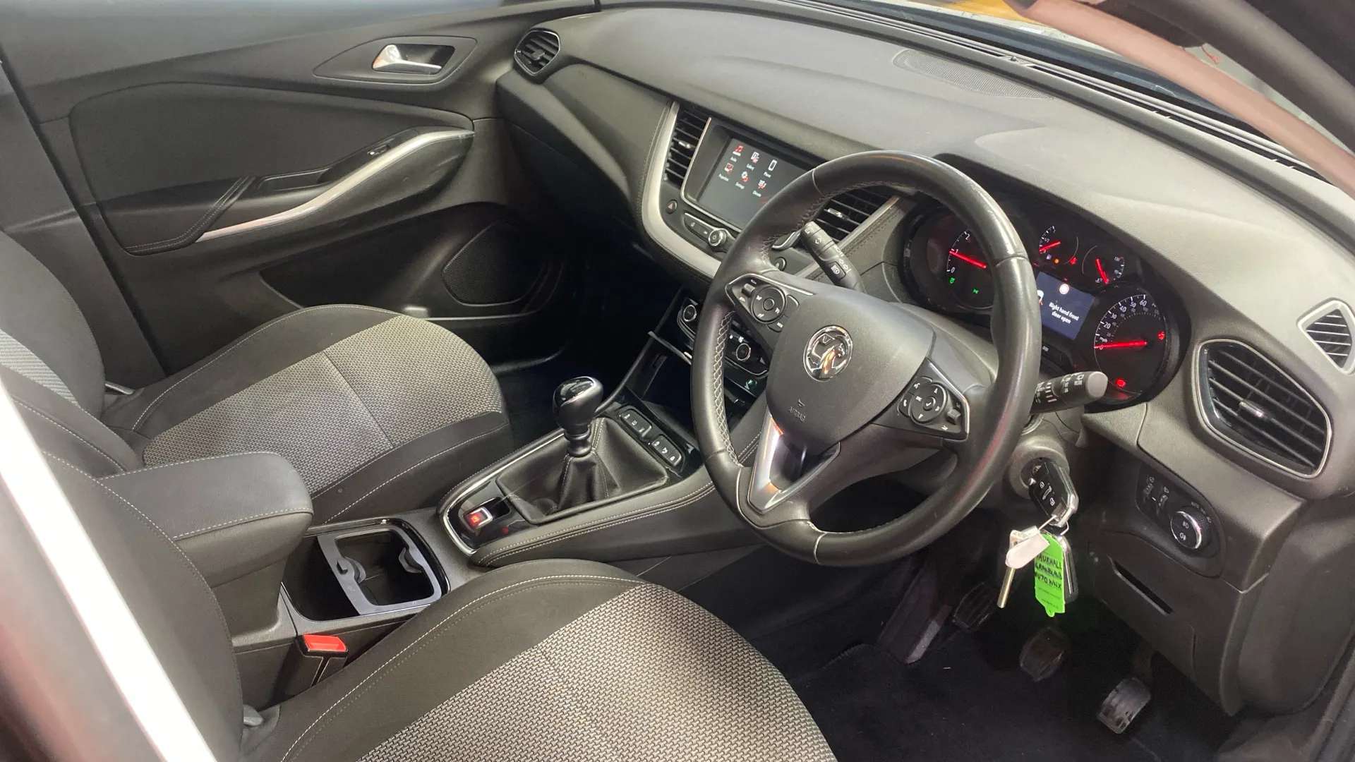 A 2020 VAUXHALL GRANDLAND X 1.2 Turbo SE A 2020 VAUXHALL GRANDLAND X 1.2 Turbo SE