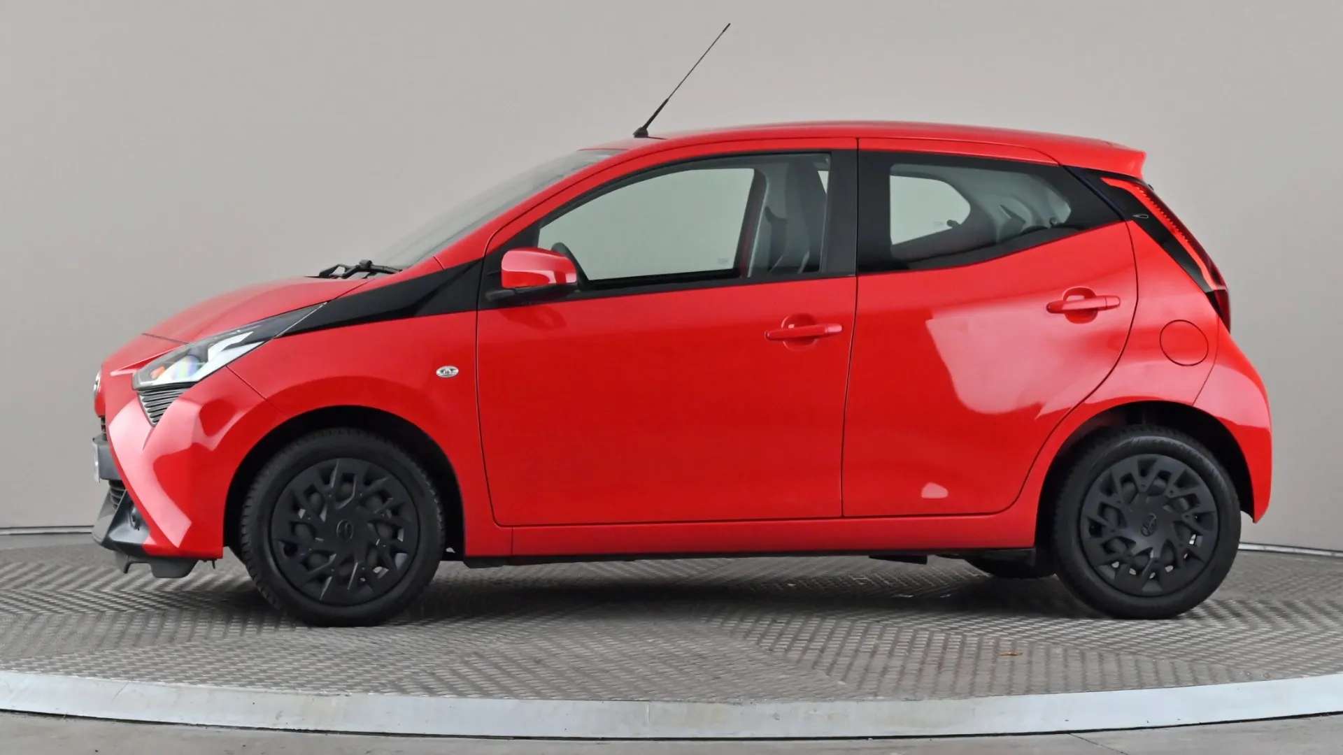 A 2020 TOYOTA AYGO 1.0 VVT-i X-Play x-shift A 2020 TOYOTA AYGO 1.0 VVT-i X-Play x-shift