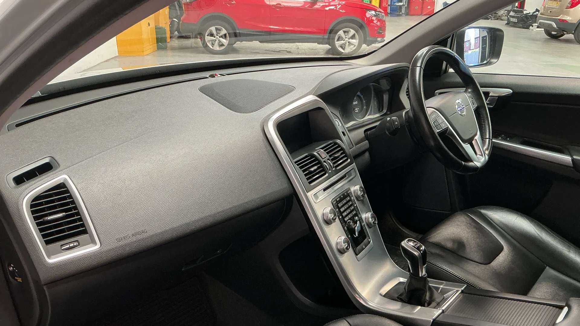 2017 VOLVO XC60 2017 VOLVO XC60