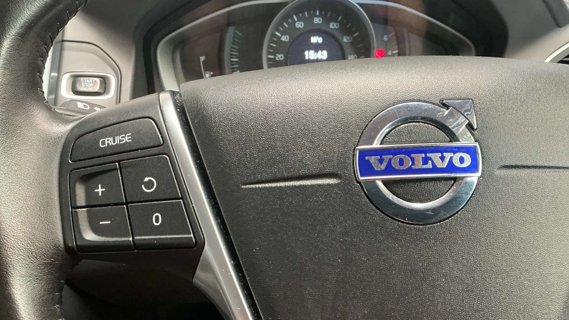 2017 VOLVO XC60 2017 VOLVO XC60