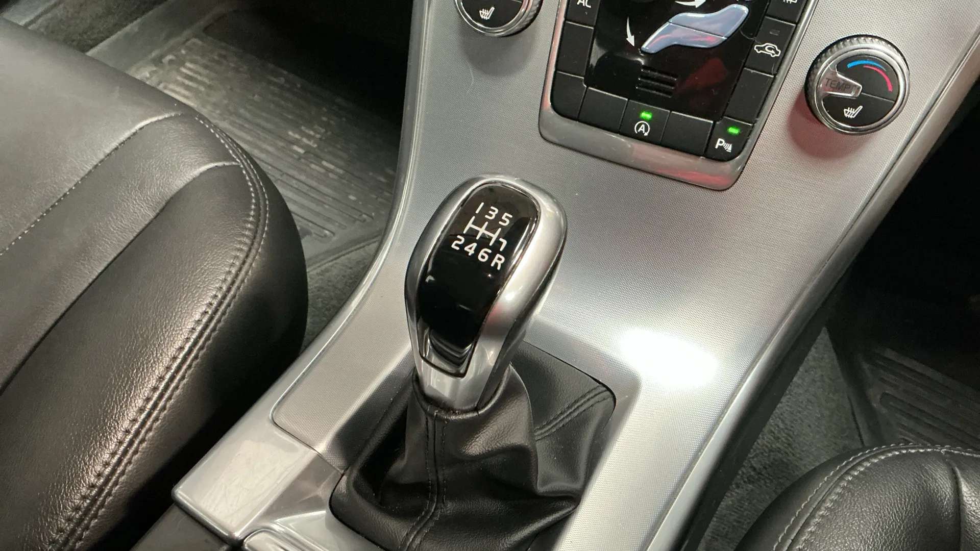2017 VOLVO XC60 2017 VOLVO XC60