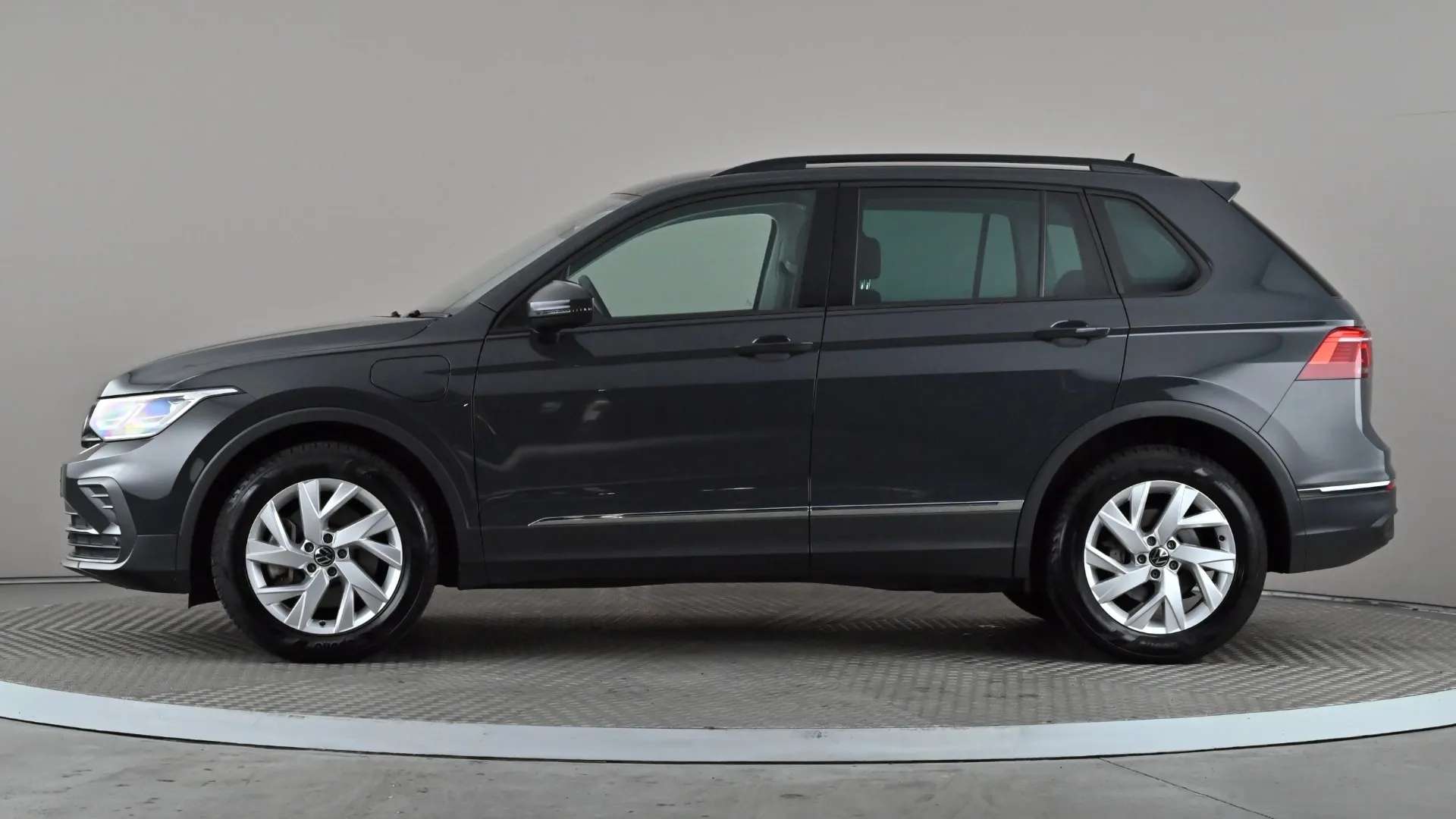 A 2022 VOLKSWAGEN TIGUAN 1.4 TSI eHybrid Life DSG A 2022 VOLKSWAGEN TIGUAN 1.4 TSI eHybrid Life DSG