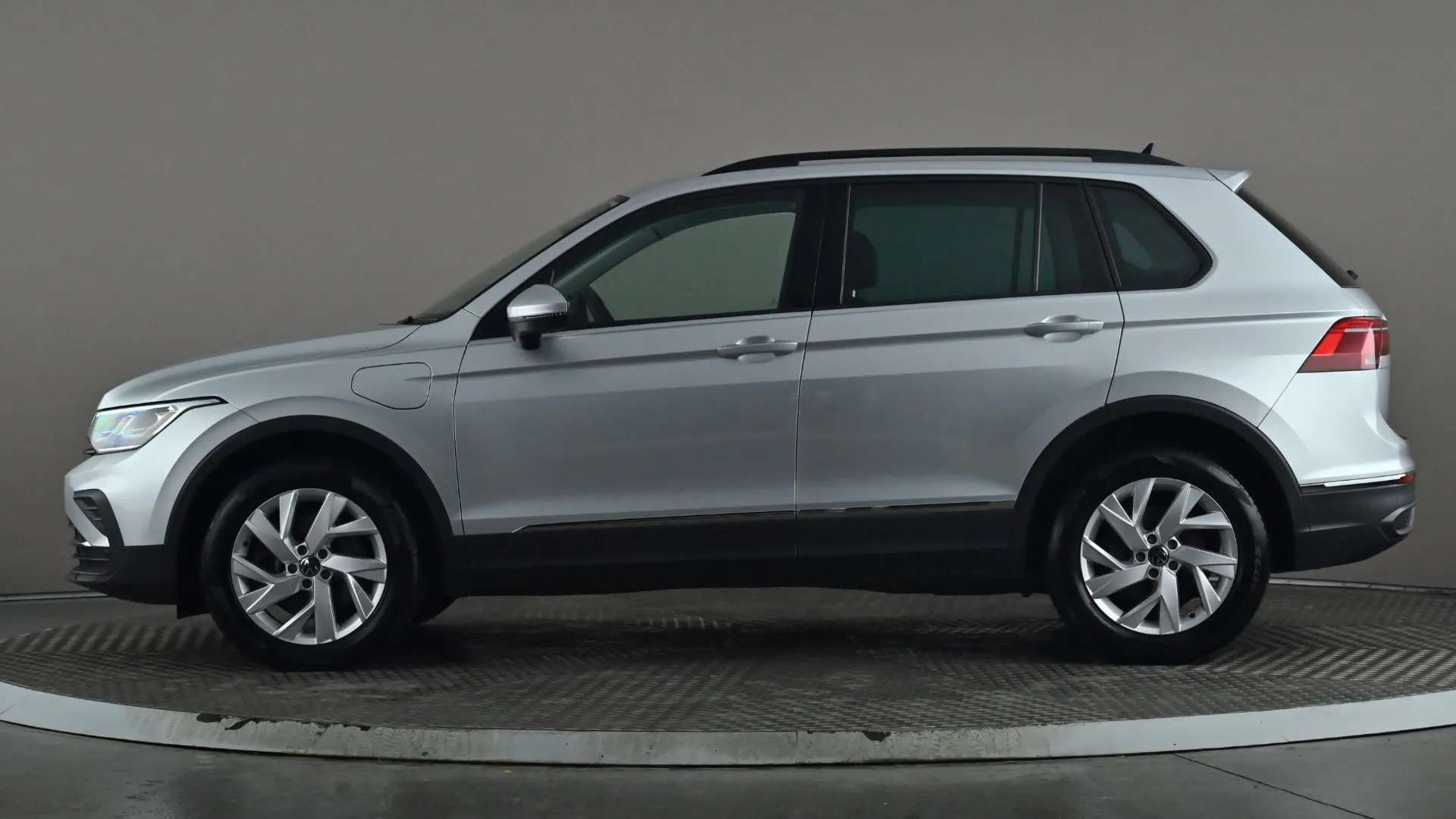 A 2022 VOLKSWAGEN TIGUAN 1.4 TSI eHybrid Life DSG A 2022 VOLKSWAGEN TIGUAN 1.4 TSI eHybrid Life DSG
