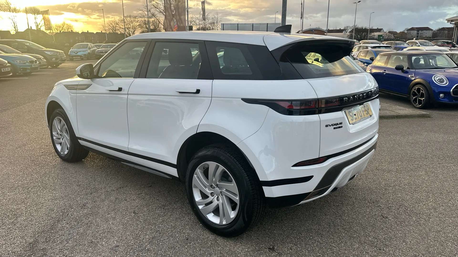 A 2020 LAND ROVER RANGE ROVER EVOQUE 2.0 D150 R-Dynamic S 2WD A 2020 LAND ROVER RANGE ROVER EVOQUE 2.0 D150 R-Dynamic S 2WD