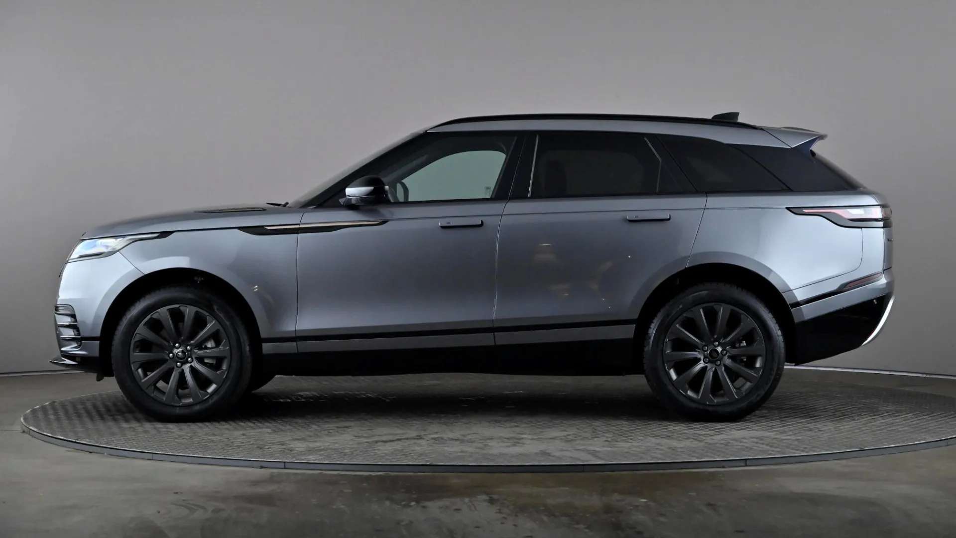 A 2022 LAND ROVER RANGE ROVER VELAR 2.0 P250 R-Dynamic SE Auto A 2022 LAND ROVER RANGE ROVER VELAR 2.0 P250 R-Dynamic SE Auto