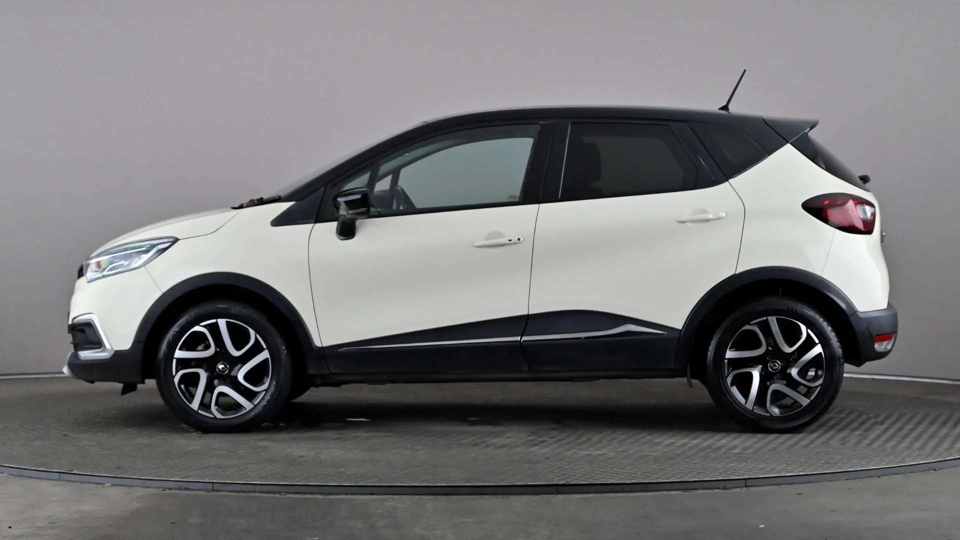 A 2018 RENAULT CAPTUR 1.2 TCE 120 Dynamique S Nav A 2018 RENAULT CAPTUR 1.2 TCE 120 Dynamique S Nav