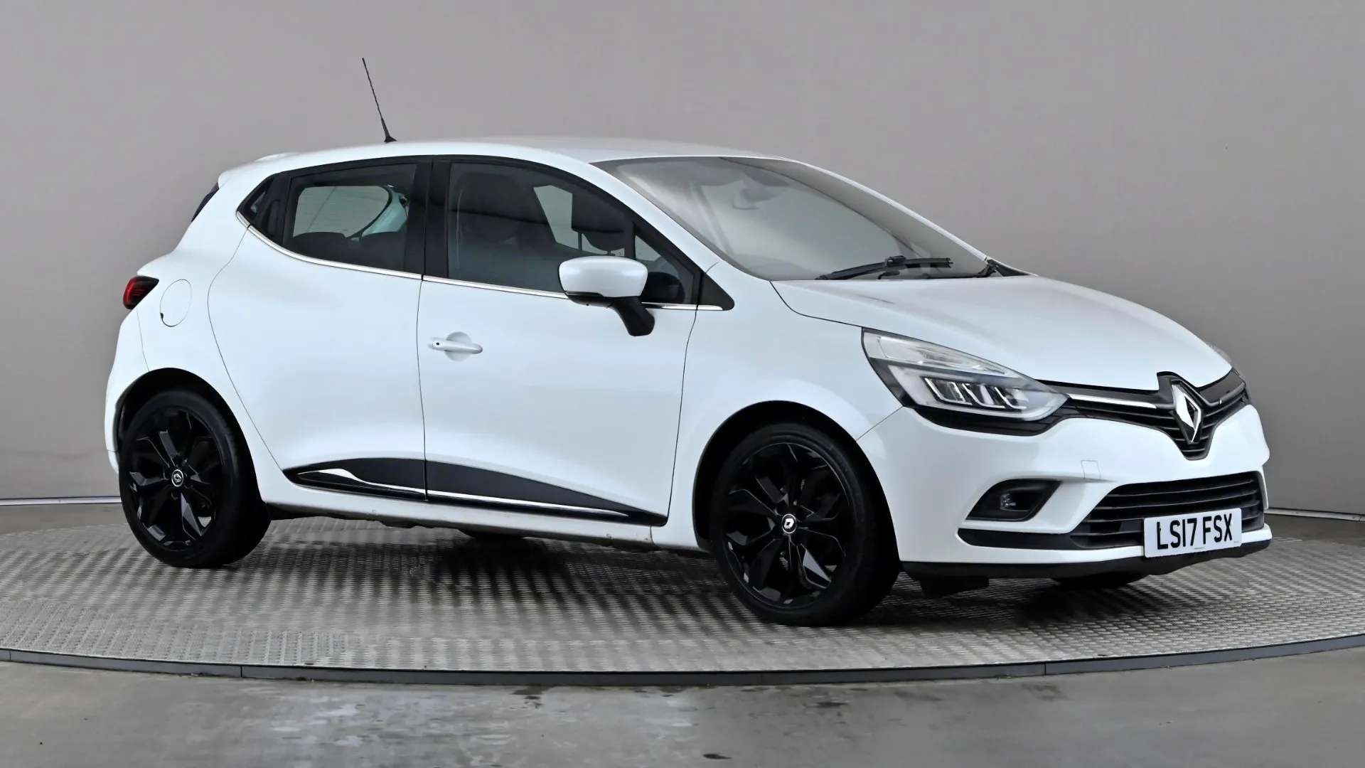 A 2017 RENAULT CLIO 0.9 TCE 90 Dynamique S Nav A 2017 RENAULT CLIO 0.9 TCE 90 Dynamique S Nav